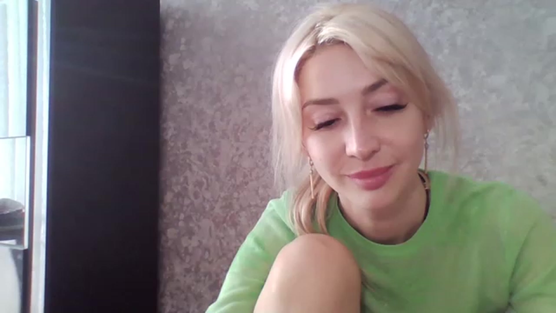 Gallery image thumbnail from Your_Eyes__'s myfreecams stream on, 05/17/2023, 15:57 image 14 of 20