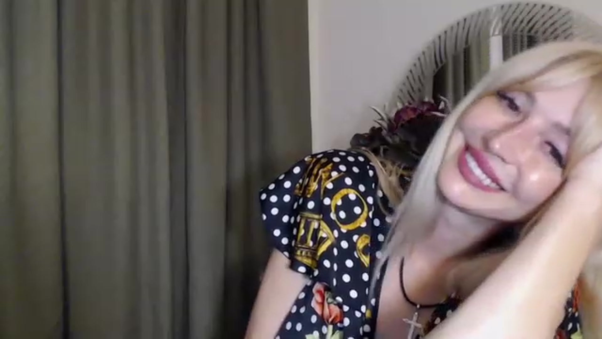 Gallery image thumbnail from Your_Eyes__'s myfreecams stream on, 06/08/2023, 17:49 image 18 of 20