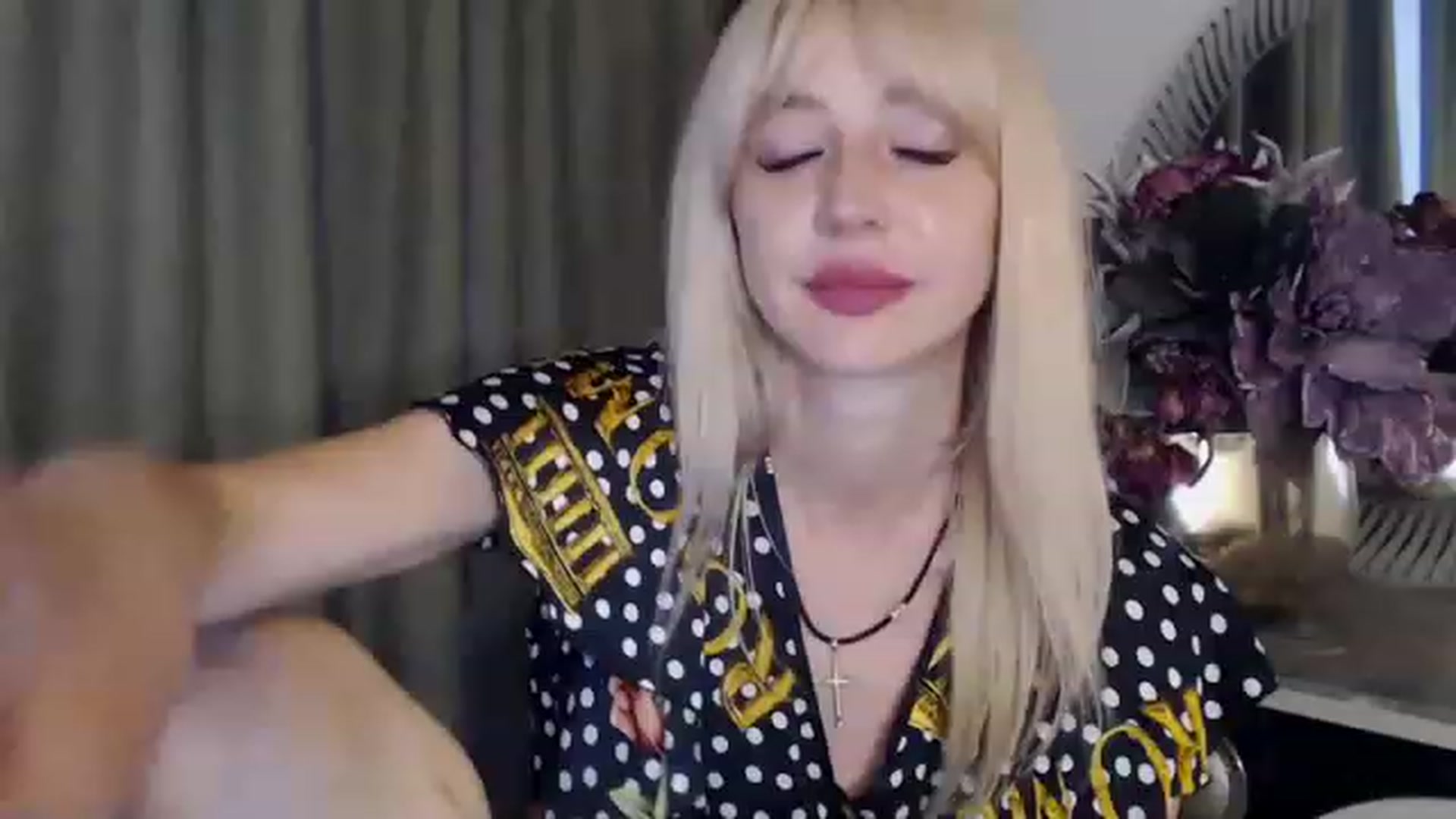 Gallery image thumbnail from Your_Eyes__'s myfreecams stream on, 06/08/2023, 17:49 image 7 of 20