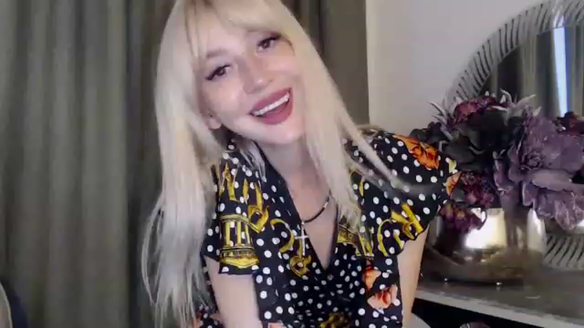 Gallery image thumbnail from Your_Eyes__'s myfreecams stream on, 06/08/2023, 17:49 image 8 of 20