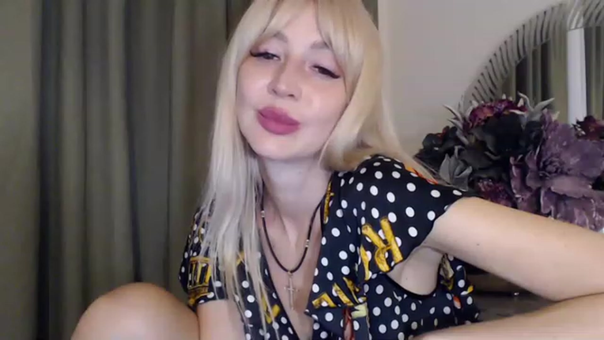 Gallery image thumbnail from Your_Eyes__'s myfreecams stream on, 06/08/2023, 17:49 image 16 of 20