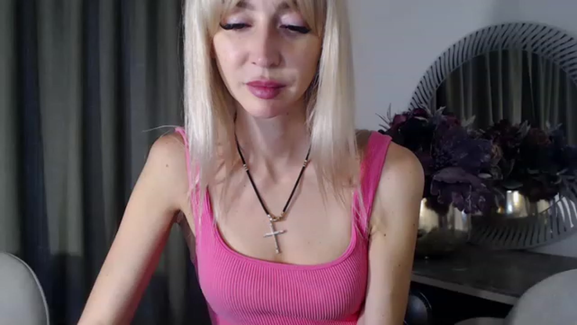 Gallery image thumbnail from Your_Eyes__'s myfreecams stream on, 06/09/2023, 14:38 image 9 of 20