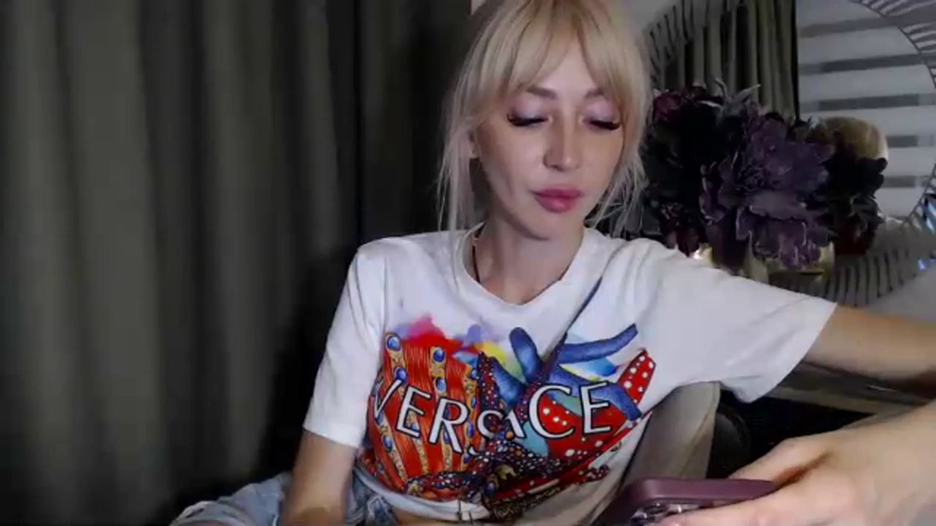 Gallery image thumbnail from Your_Eyes__'s myfreecams stream on, 06/13/2023, 20:09 image 3 of 20