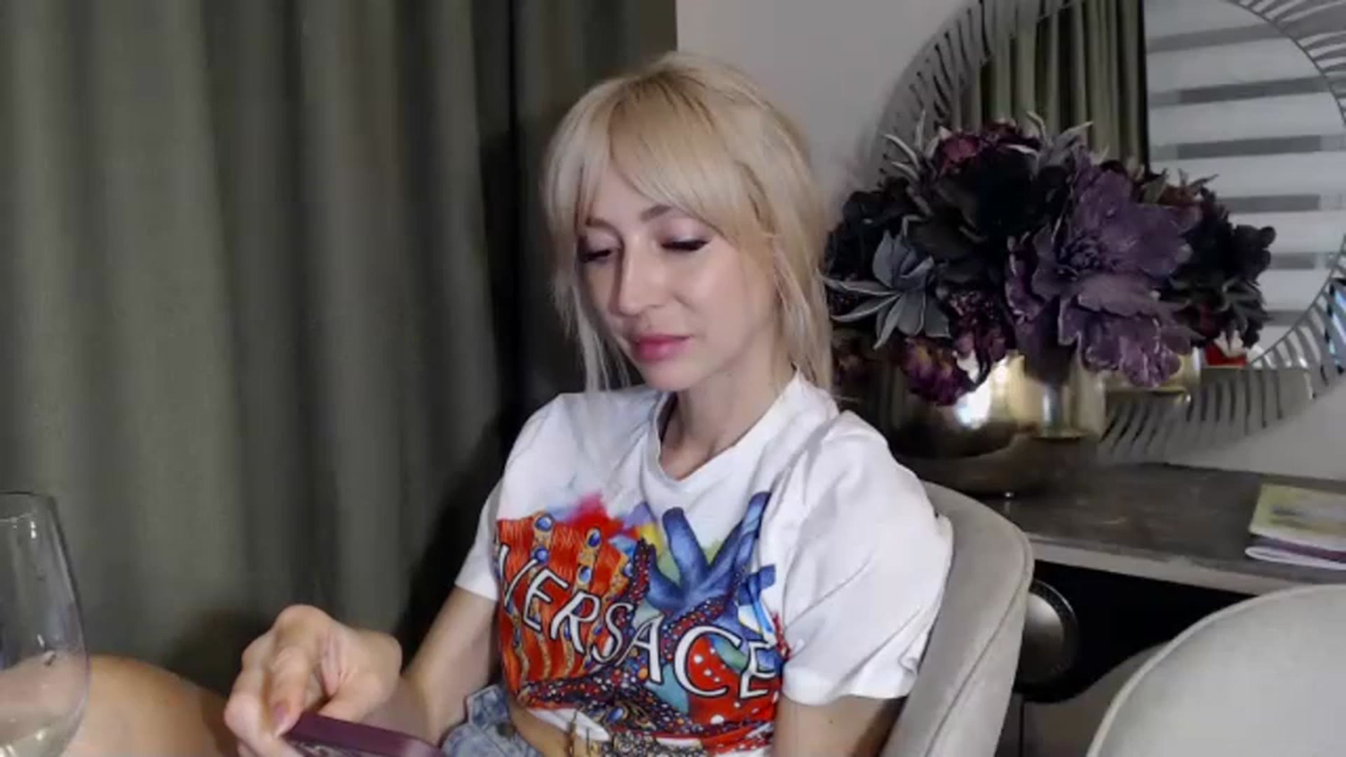 Gallery image thumbnail from Your_Eyes__'s myfreecams stream on, 06/13/2023, 20:09 image 8 of 20