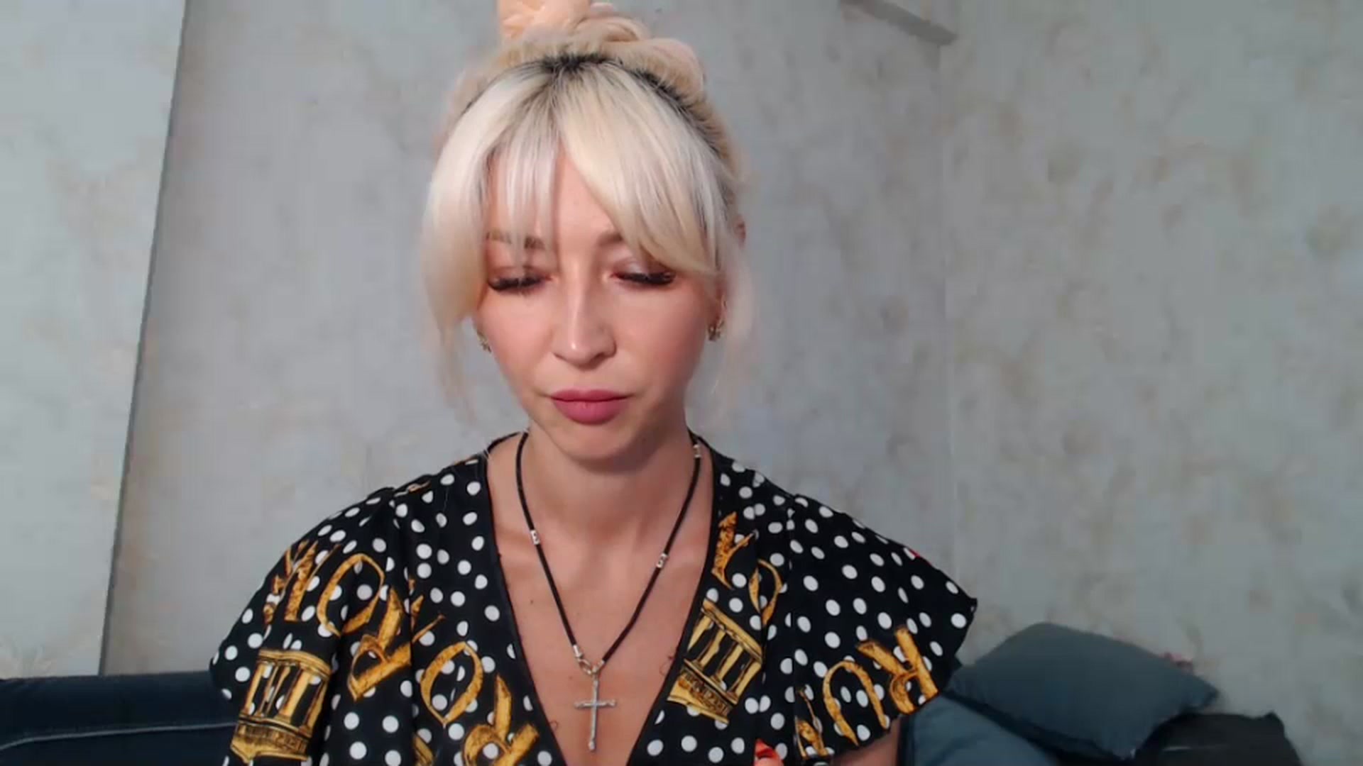 Gallery image thumbnail from Your_Eyes__'s myfreecams stream on, 07/25/2023, 09:17 image 6 of 20