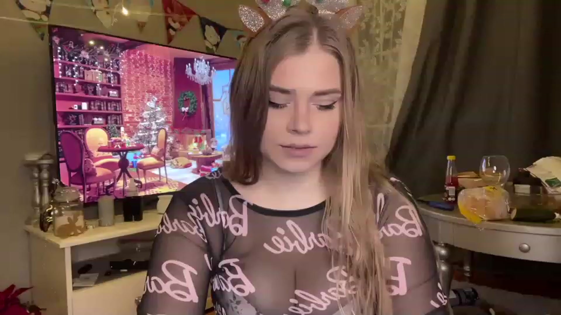 Gallery image thumbnail from Your_Meow's myfreecams stream on, 12/23/2022, 16:30 image 19 of 20