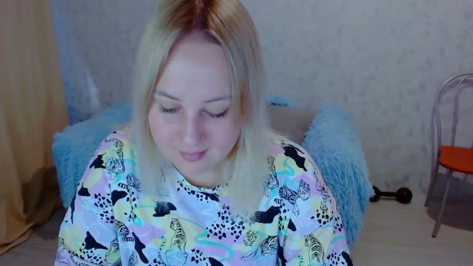 Gallery image thumbnail from Your_heart00's myfreecams stream on, 09/17/2023, 11:57 image 7 of 20
