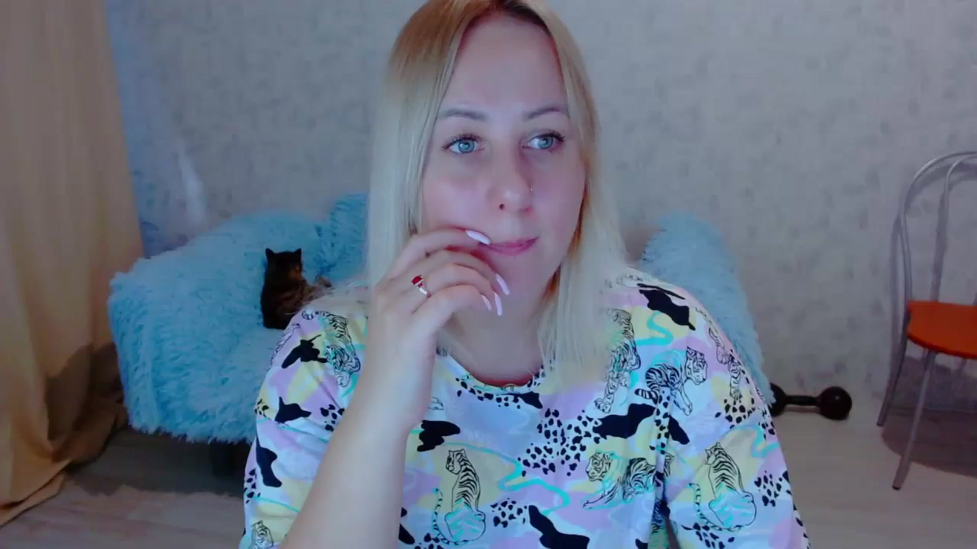 Gallery image thumbnail from Your_heart00's myfreecams stream on, 09/17/2023, 11:57 image 17 of 20