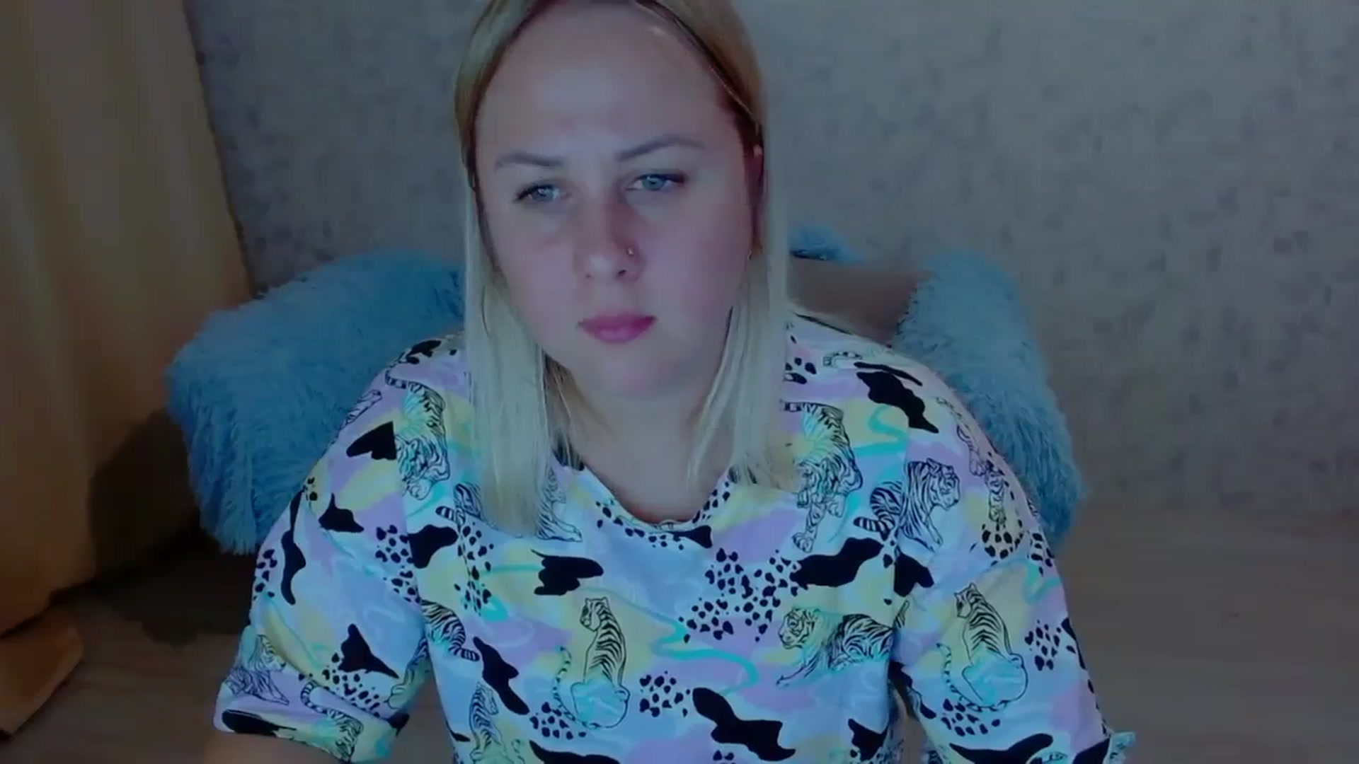Gallery image thumbnail from Your_heart00's myfreecams stream on, 09/17/2023, 17:57 image 3 of 20