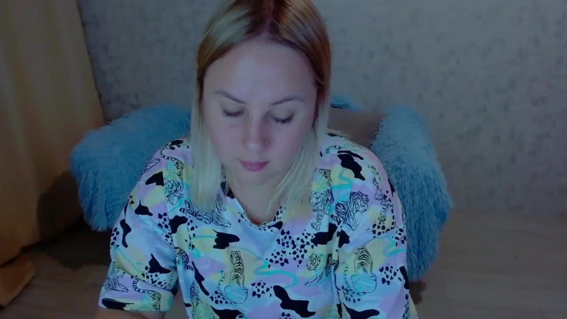 Gallery image thumbnail from Your_heart00's myfreecams stream on, 09/17/2023, 17:57 image 6 of 20