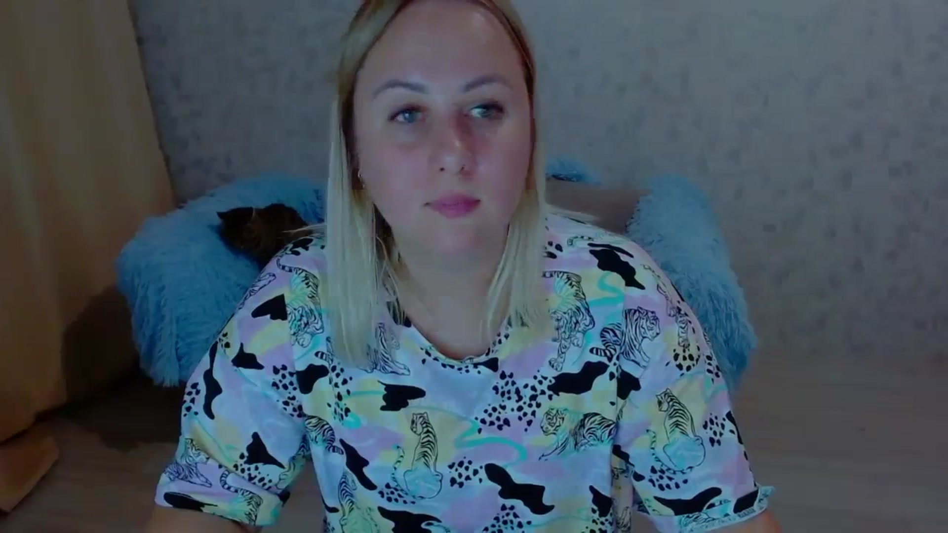 Gallery image thumbnail from Your_heart00's myfreecams stream on, 09/17/2023, 17:57 image 13 of 20