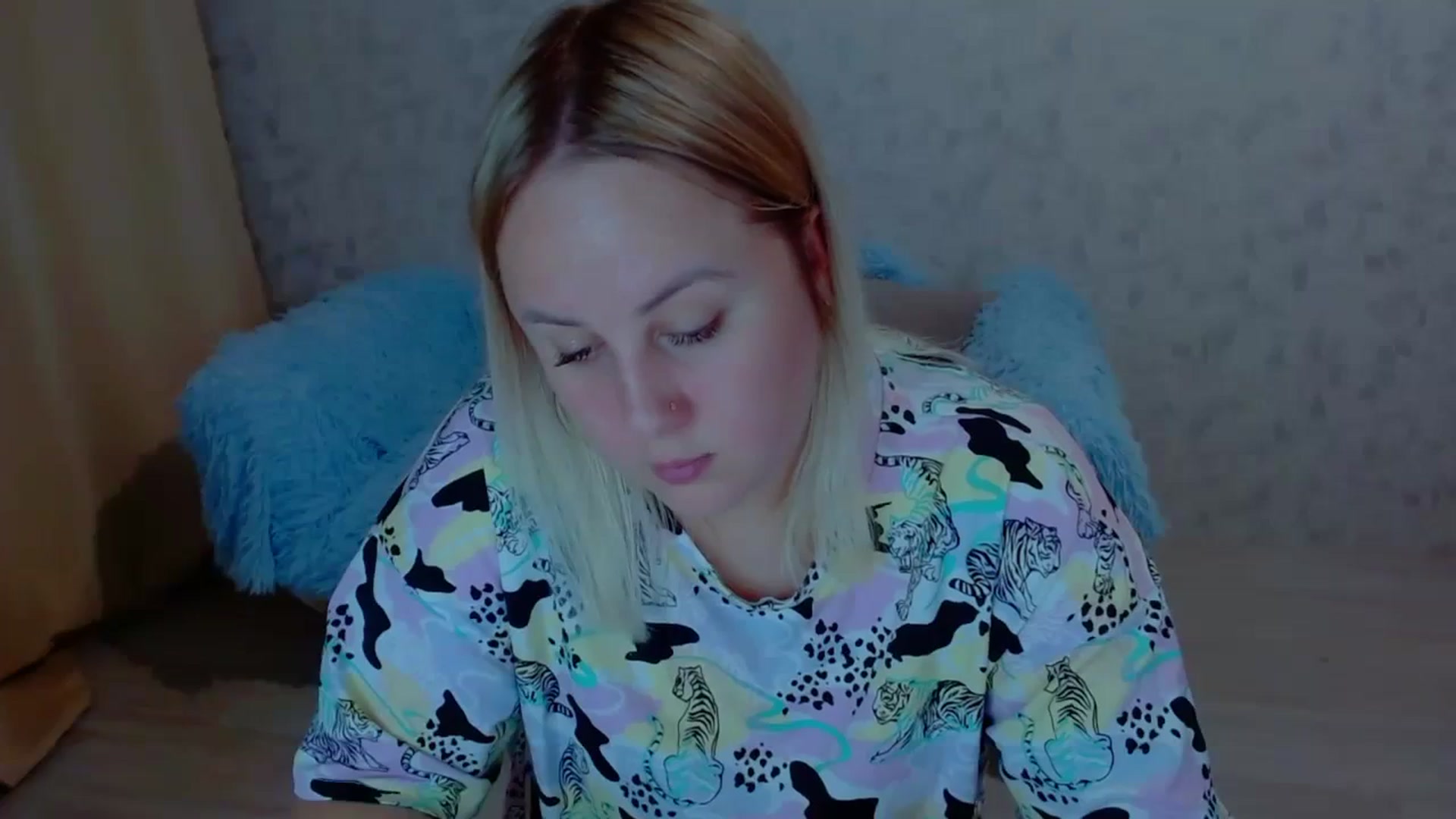 Gallery image thumbnail from Your_heart00's myfreecams stream on, 09/17/2023, 17:57 image 11 of 20