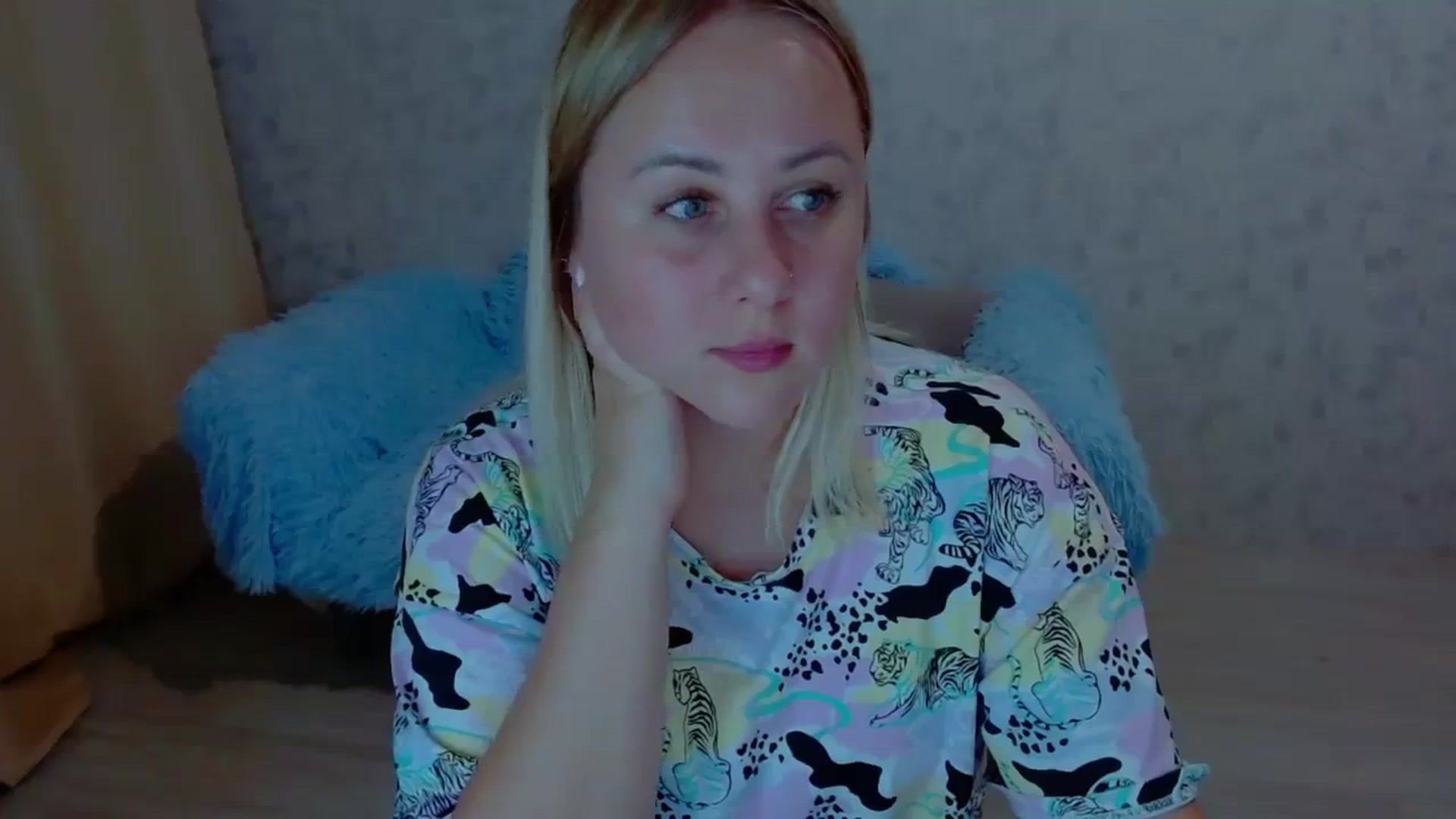 Gallery image thumbnail from Your_heart00's myfreecams stream on, 09/17/2023, 17:57 image 8 of 20