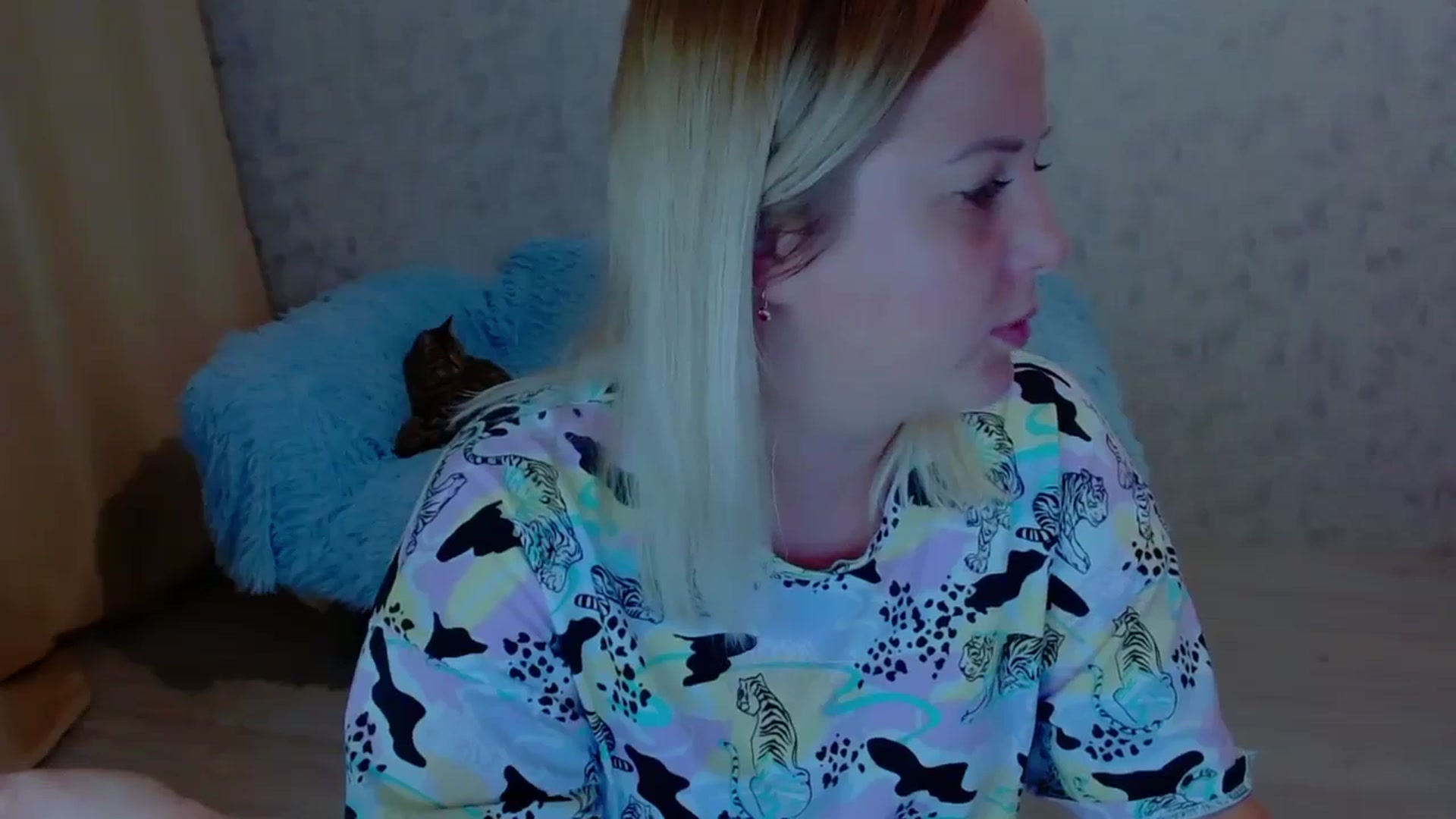Gallery image thumbnail from Your_heart00's myfreecams stream on, 09/17/2023, 17:57 image 17 of 20
