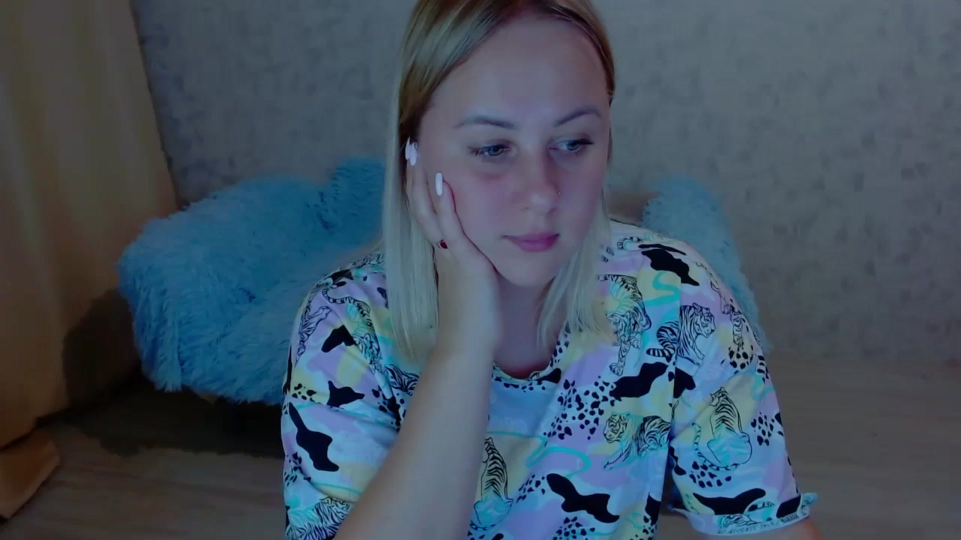 Gallery image thumbnail from Your_heart00's myfreecams stream on, 09/17/2023, 17:57 image 7 of 20