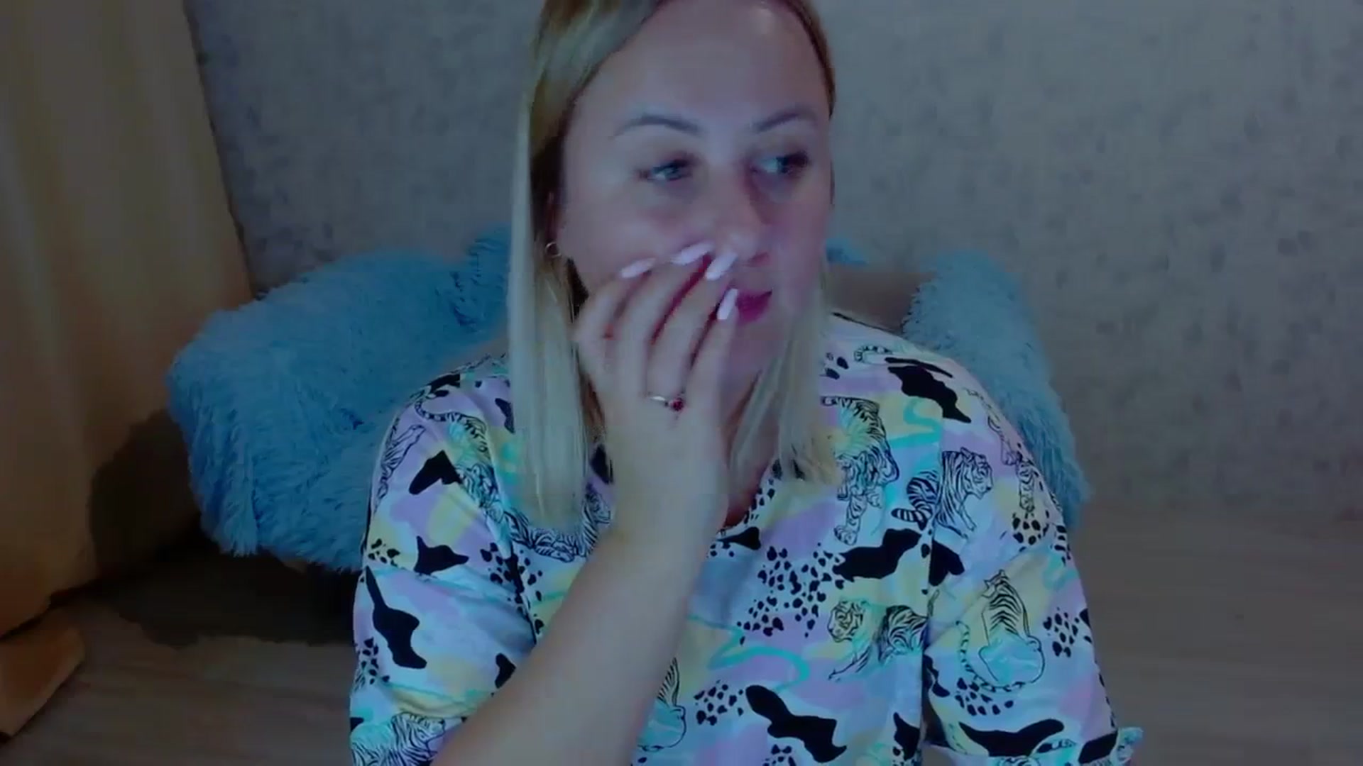 Gallery image thumbnail from Your_heart00's myfreecams stream on, 09/17/2023, 17:57 image 5 of 20