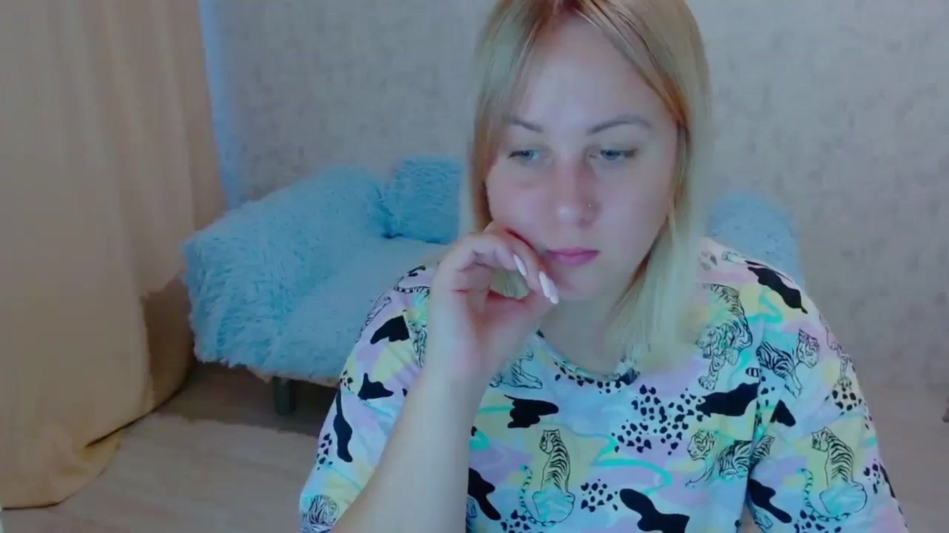Gallery image thumbnail from Your_heart00's myfreecams stream on, 09/18/2023, 11:57 image 17 of 20