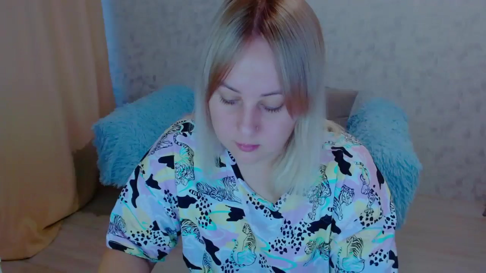 Gallery image thumbnail from Your_heart00's myfreecams stream on, 09/18/2023, 11:57 image 2 of 20