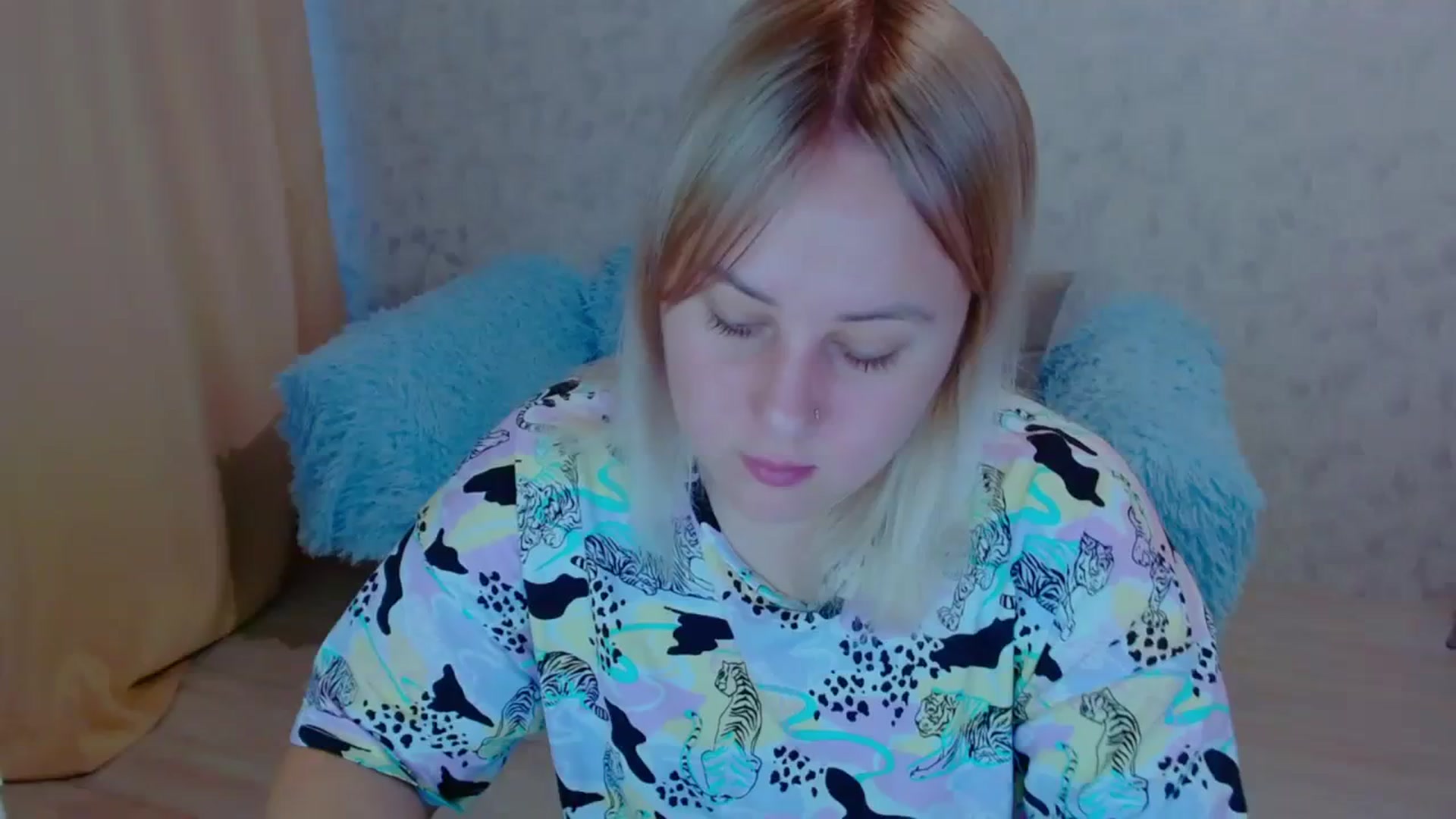 Gallery image thumbnail from Your_heart00's myfreecams stream on, 09/18/2023, 11:57 image 12 of 20
