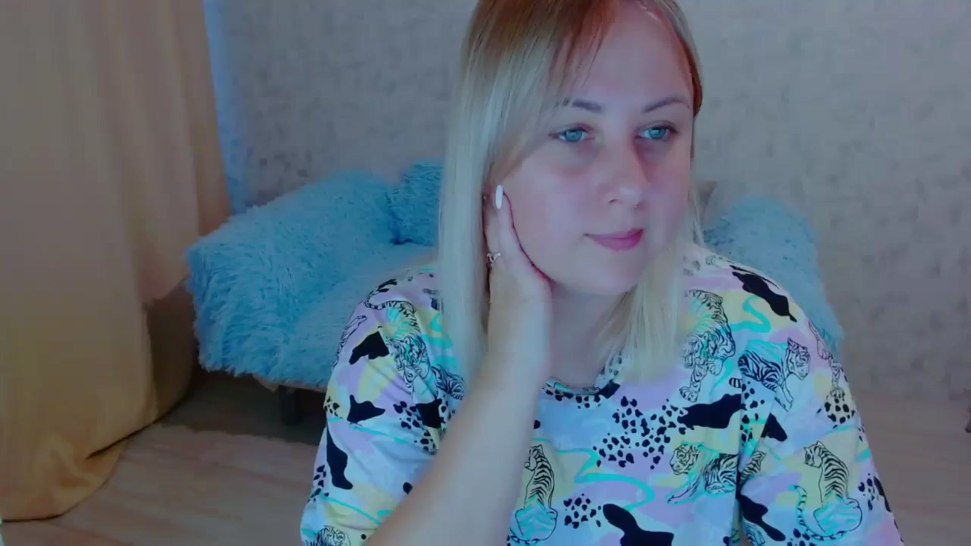 Gallery image thumbnail from Your_heart00's myfreecams stream on, 09/18/2023, 11:57 image 18 of 20