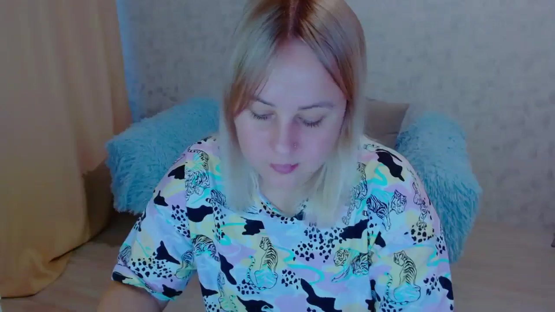 Gallery image thumbnail from Your_heart00's myfreecams stream on, 09/18/2023, 11:57 image 19 of 20