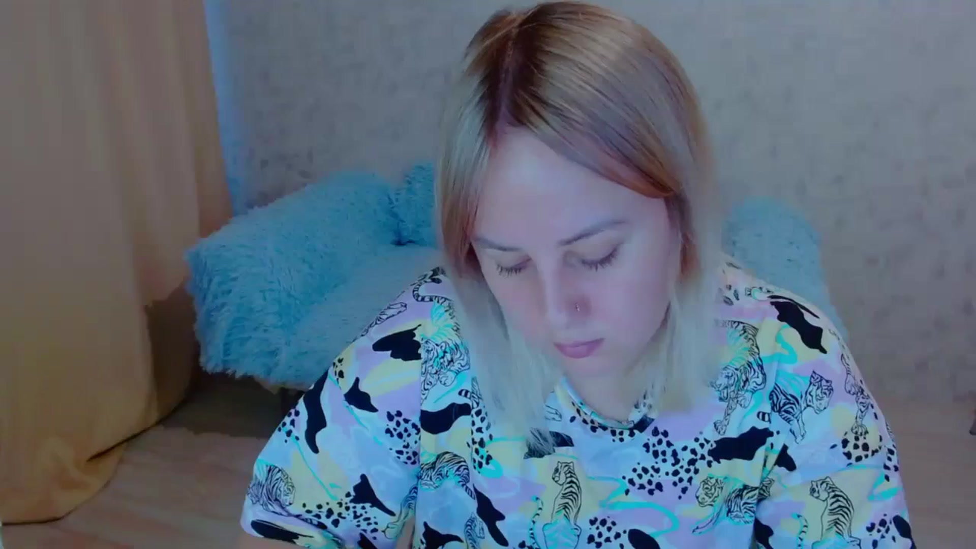 Gallery image thumbnail from Your_heart00's myfreecams stream on, 09/18/2023, 11:57 image 16 of 20