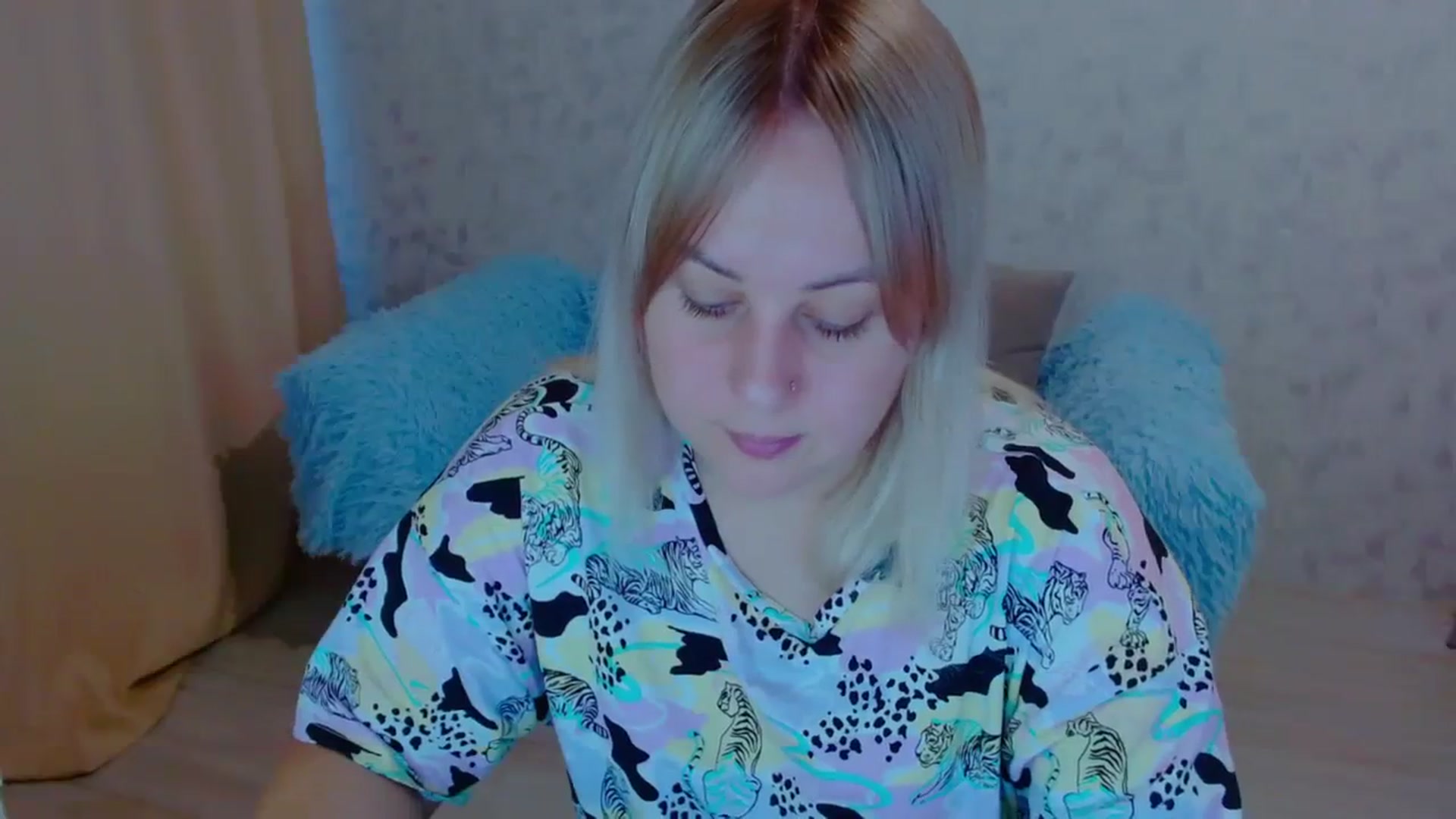 Gallery image thumbnail from Your_heart00's myfreecams stream on, 09/18/2023, 11:57 image 3 of 20