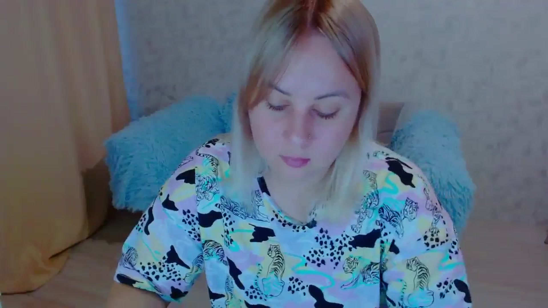 Gallery image thumbnail from Your_heart00's myfreecams stream on, 09/18/2023, 11:57 image 14 of 20