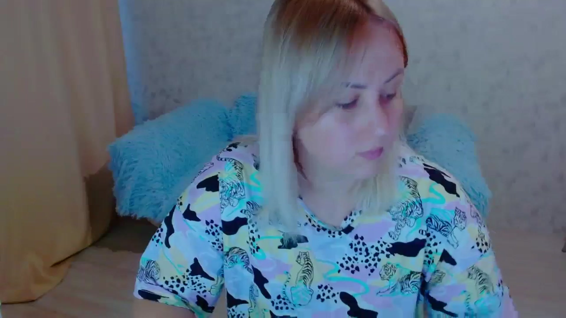 Gallery image thumbnail from Your_heart00's myfreecams stream on, 09/18/2023, 11:57 image 15 of 20