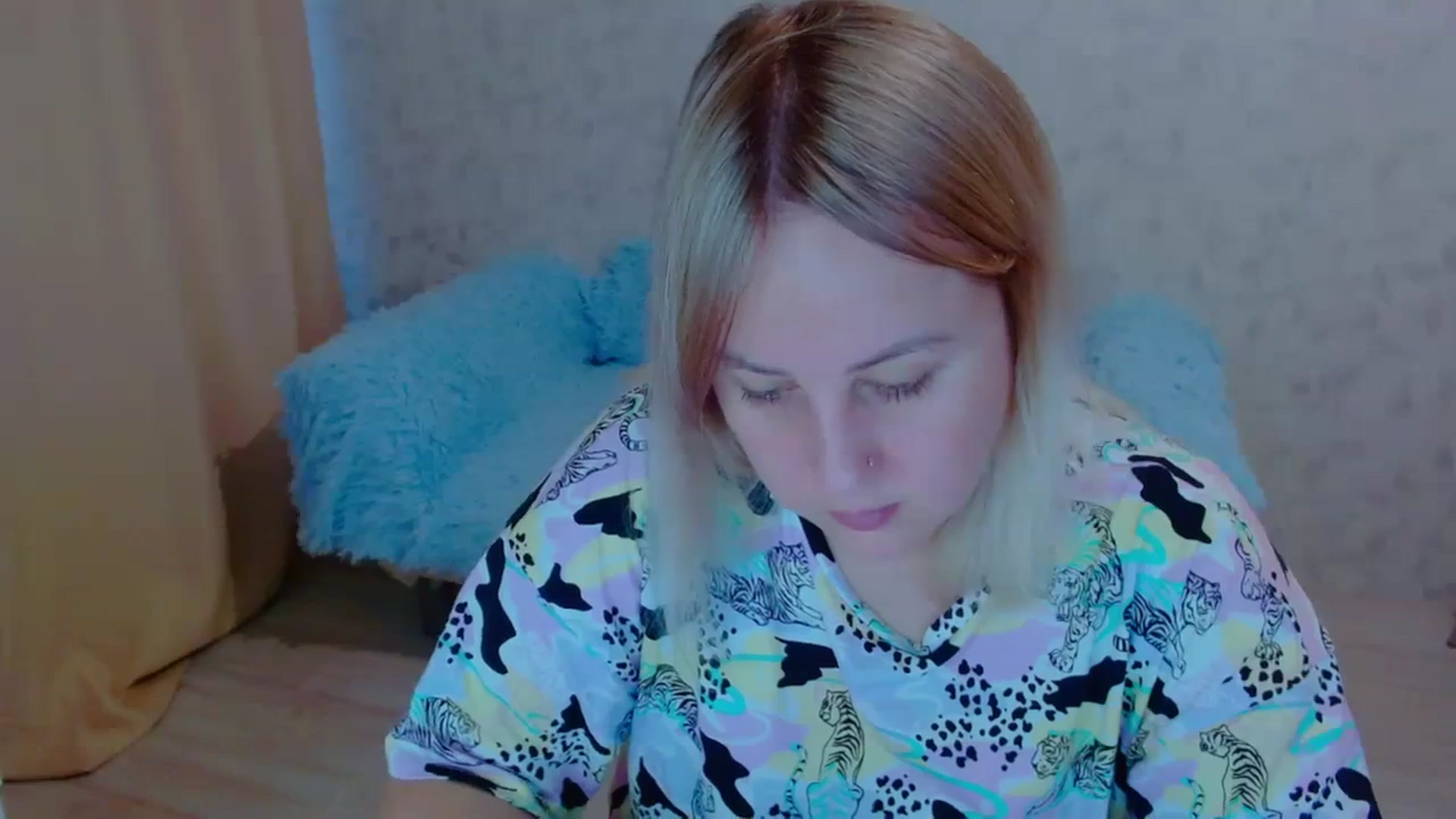 Gallery image thumbnail from Your_heart00's myfreecams stream on, 09/18/2023, 11:57 image 5 of 20