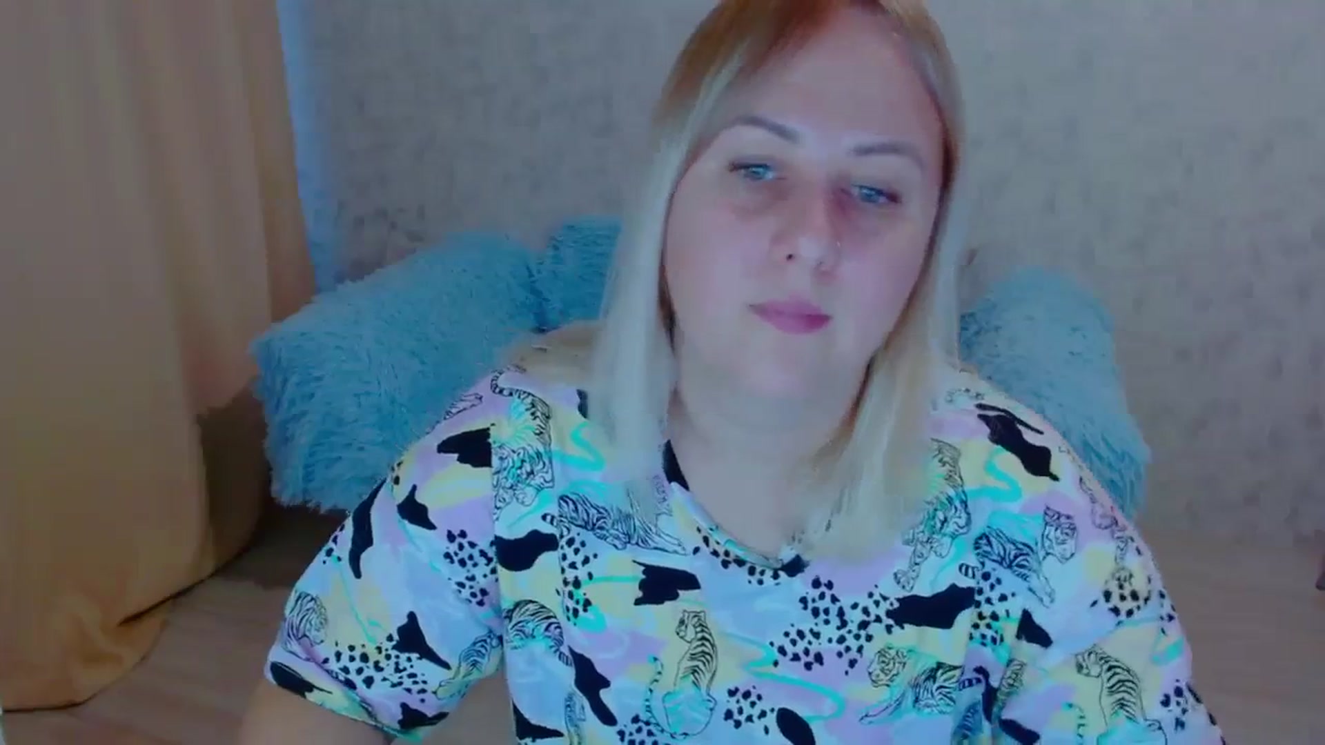 Gallery image thumbnail from Your_heart00's myfreecams stream on, 09/18/2023, 11:57 image 10 of 20