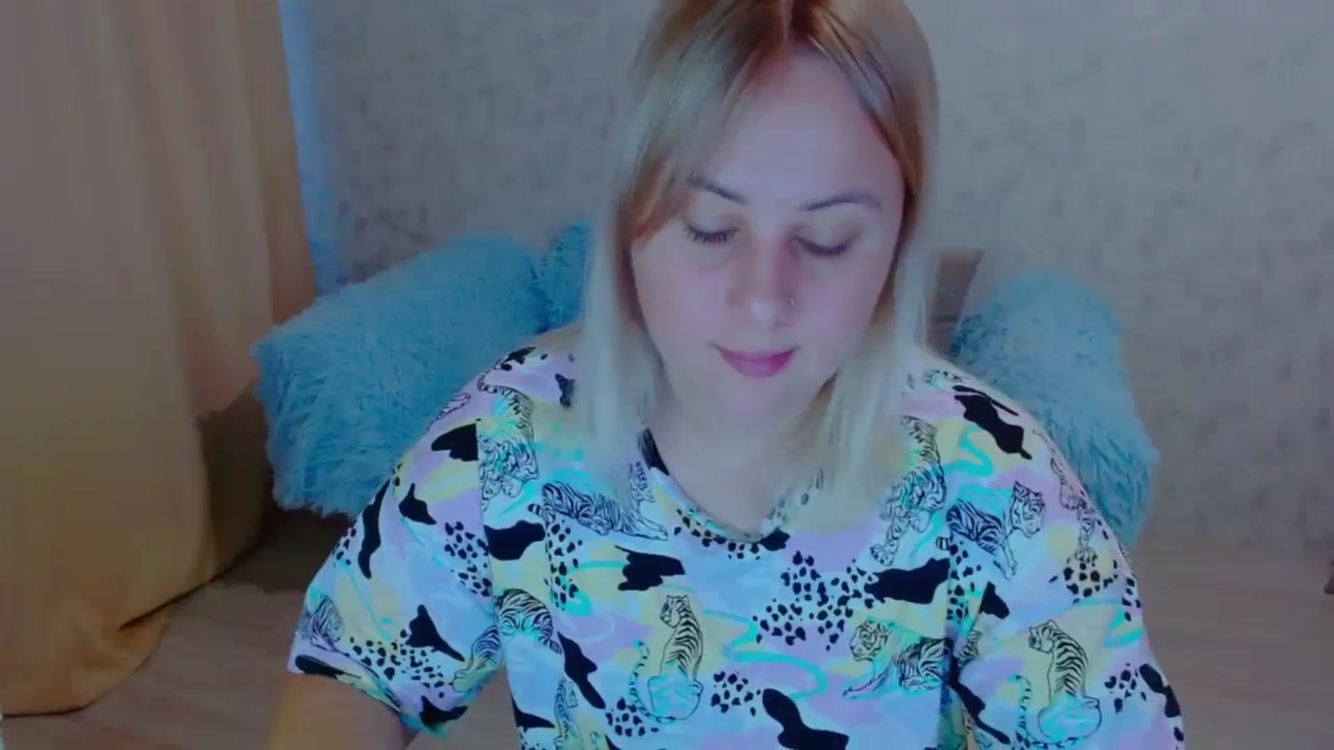 Gallery image thumbnail from Your_heart00's myfreecams stream on, 09/18/2023, 11:57 image 13 of 20