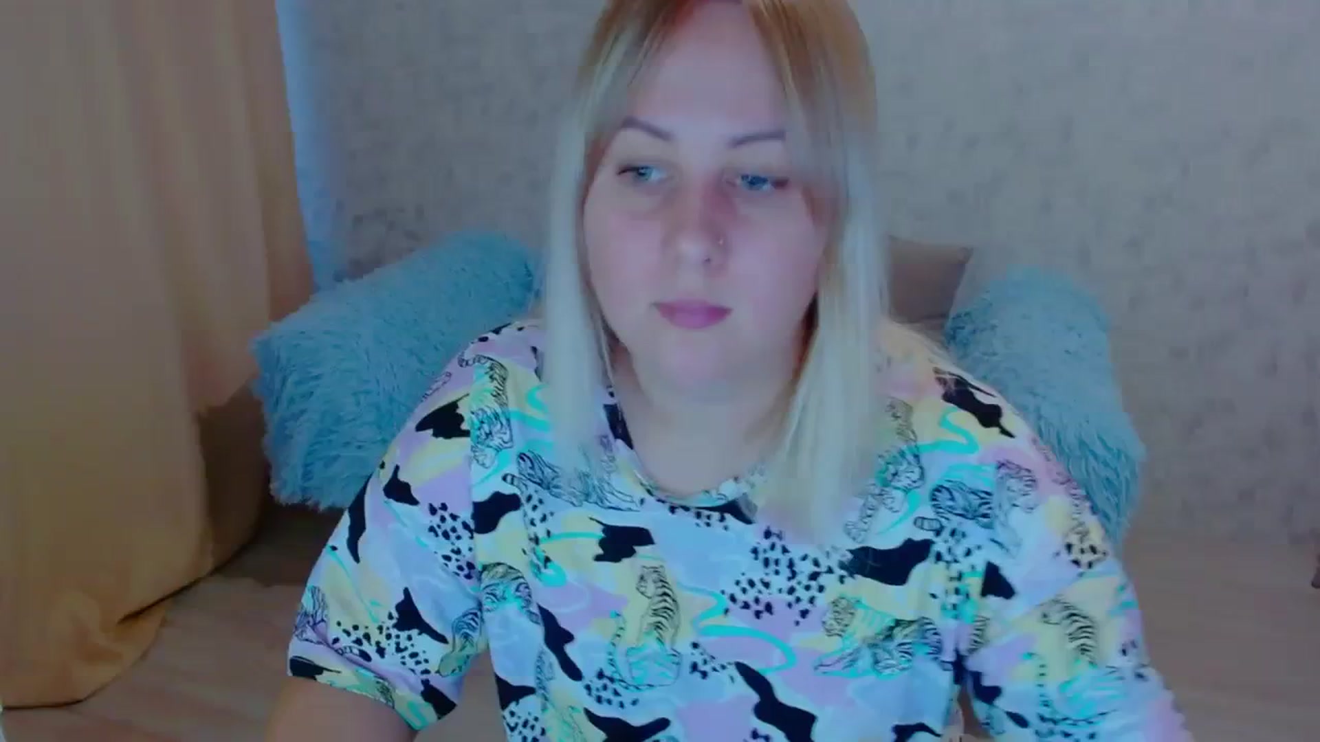 Gallery image thumbnail from Your_heart00's myfreecams stream on, 09/18/2023, 11:57 image 1 of 20