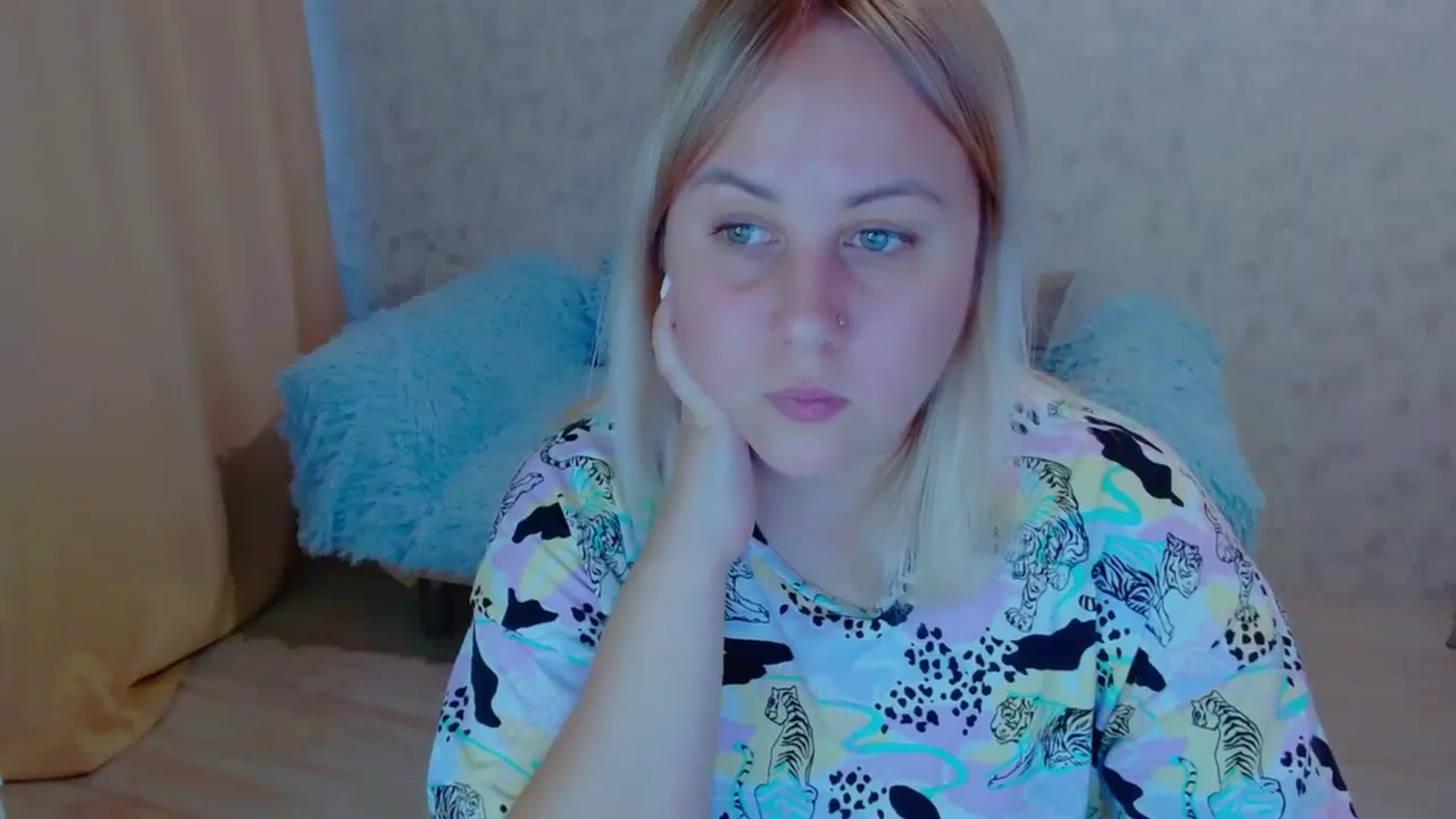 Gallery image thumbnail from Your_heart00's myfreecams stream on, 09/18/2023, 11:57 image 9 of 20