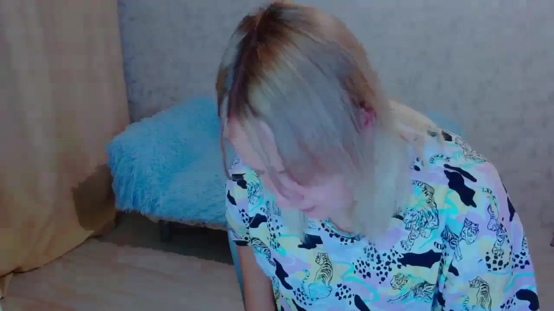Gallery image thumbnail from Your_heart00's myfreecams stream on, 09/18/2023, 12:27 image 14 of 20