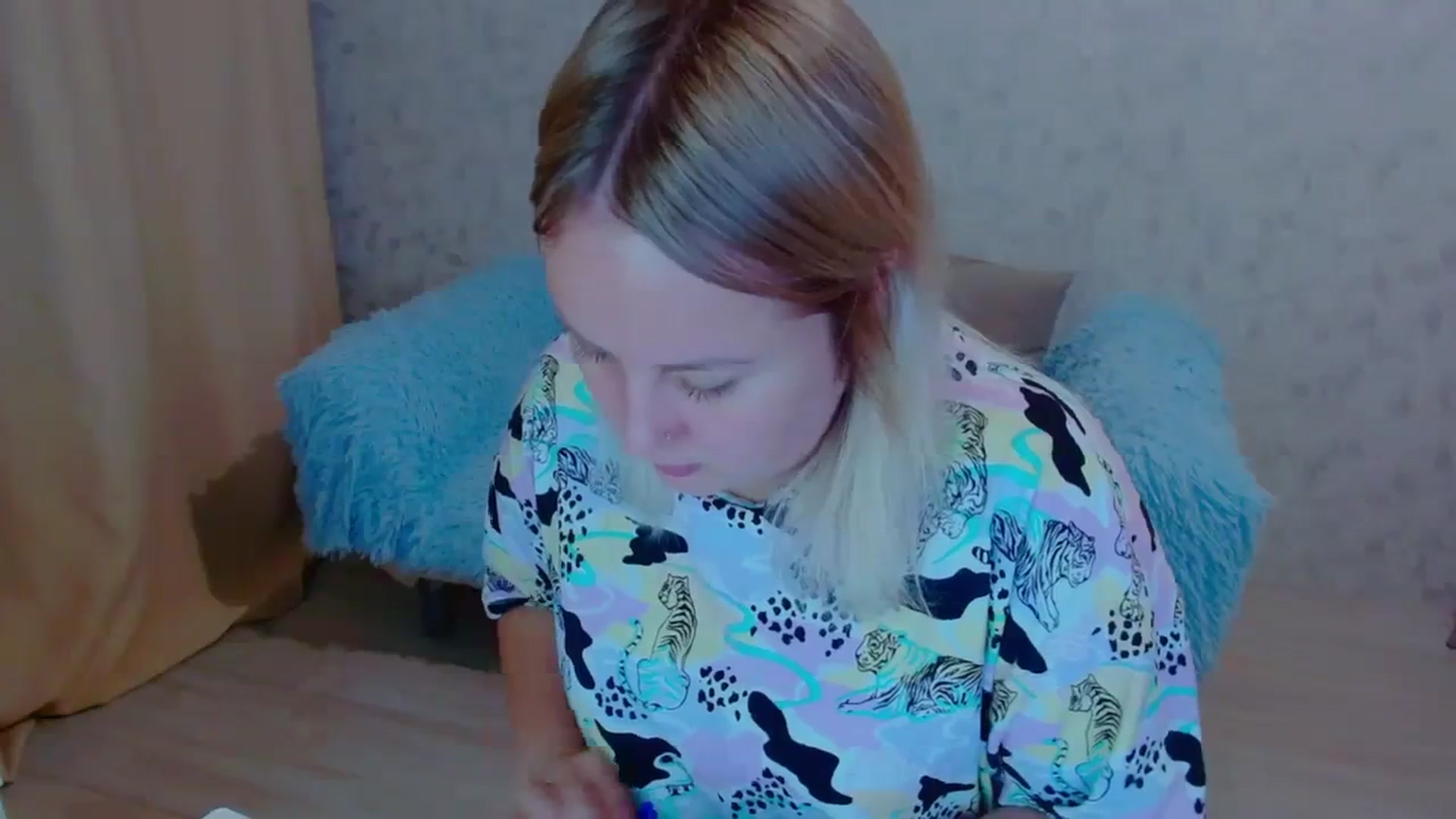 Gallery image thumbnail from Your_heart00's myfreecams stream on, 09/18/2023, 12:27 image 17 of 20