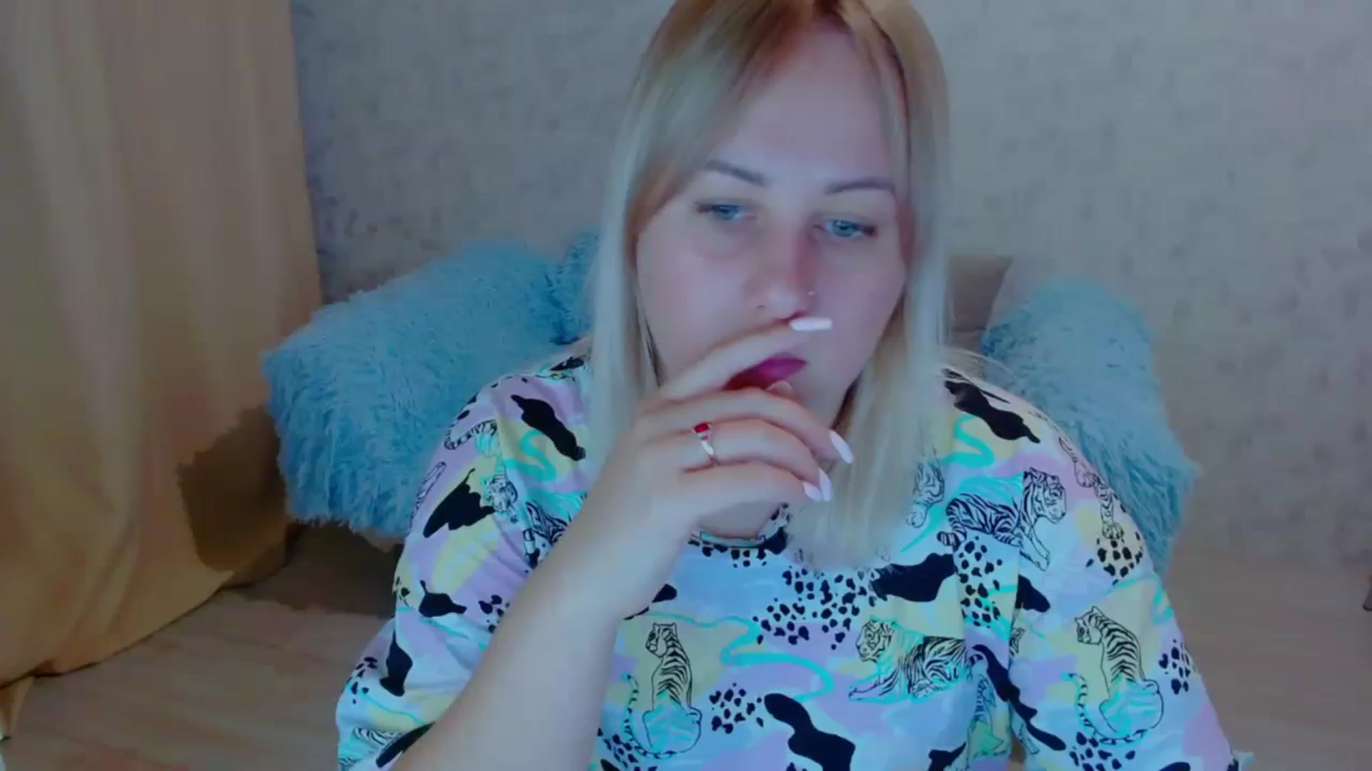 Gallery image thumbnail from Your_heart00's myfreecams stream on, 09/18/2023, 12:27 image 1 of 20