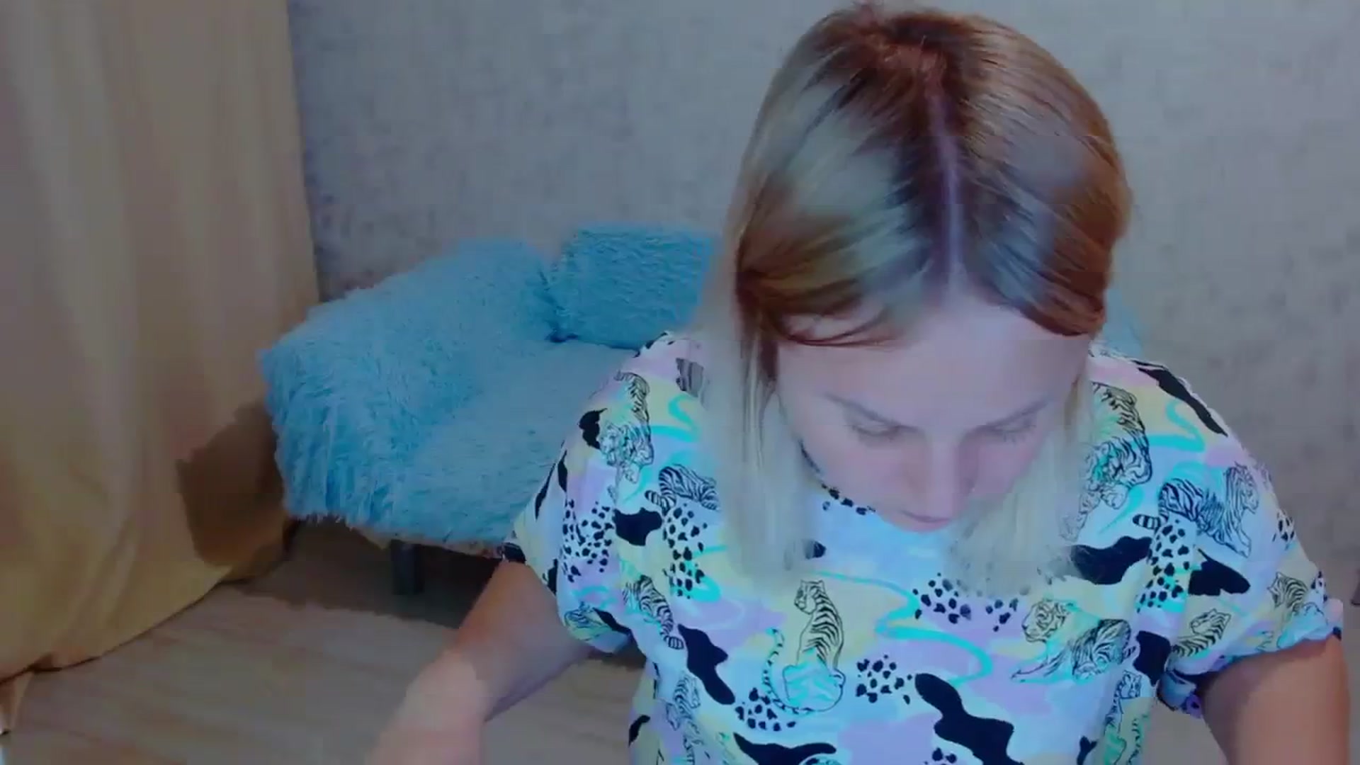 Gallery image thumbnail from Your_heart00's myfreecams stream on, 09/18/2023, 12:27 image 19 of 20