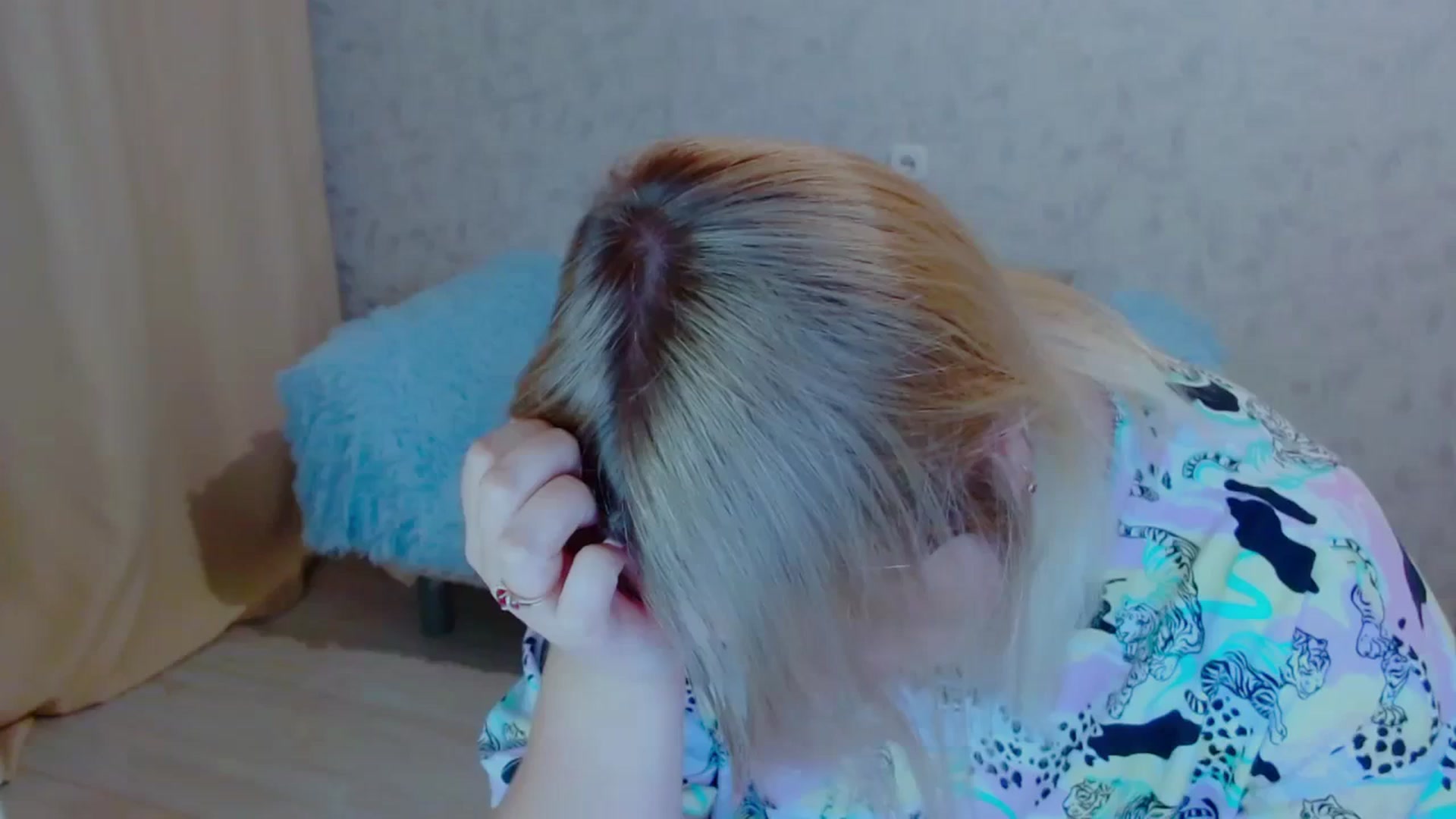 Gallery image thumbnail from Your_heart00's myfreecams stream on, 09/18/2023, 12:27 image 16 of 20