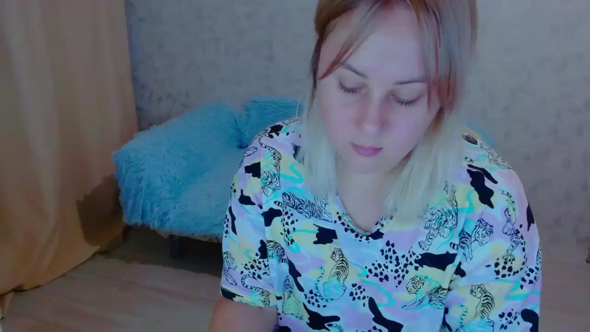 Gallery image thumbnail from Your_heart00's myfreecams stream on, 09/18/2023, 12:27 image 13 of 20