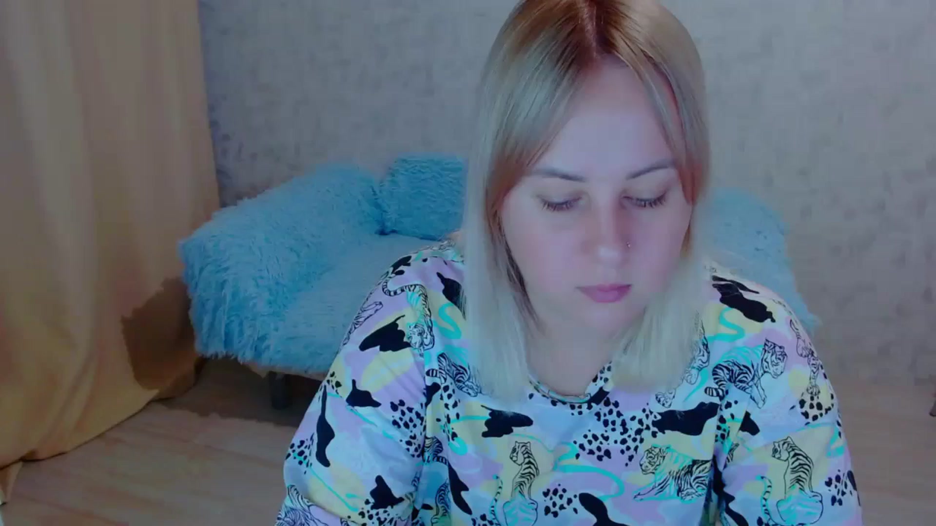 Gallery image thumbnail from Your_heart00's myfreecams stream on, 09/18/2023, 12:27 image 6 of 20