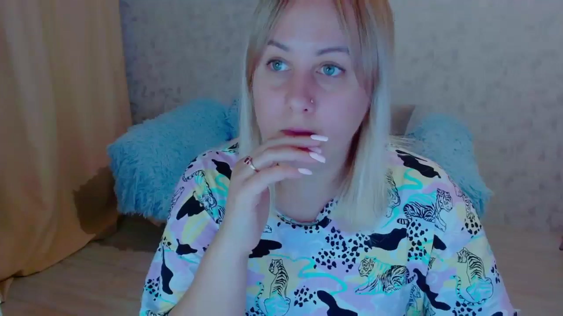 Gallery image thumbnail from Your_heart00's myfreecams stream on, 09/18/2023, 12:27 image 4 of 20