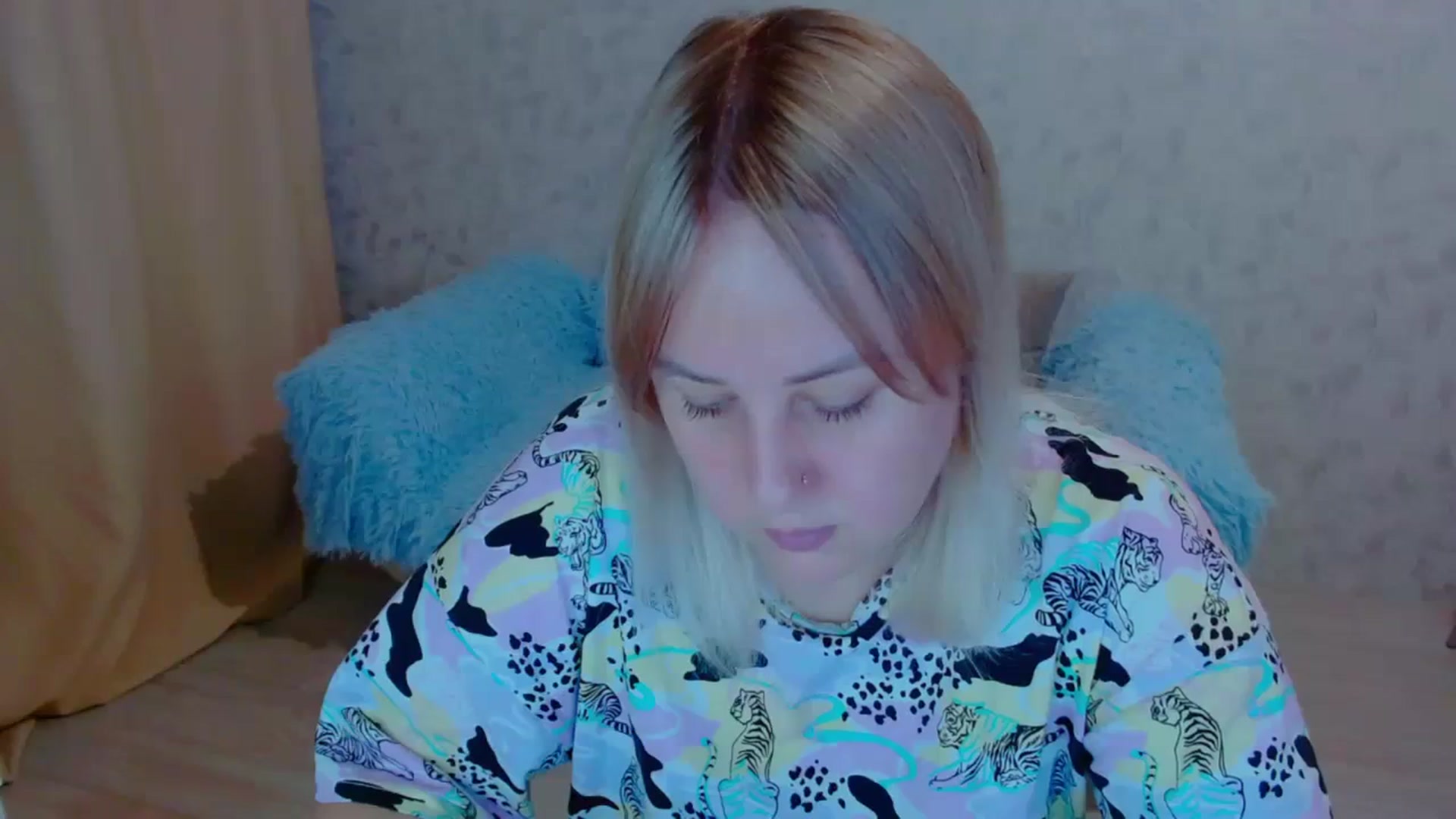 Gallery image thumbnail from Your_heart00's myfreecams stream on, 09/18/2023, 12:27 image 3 of 20