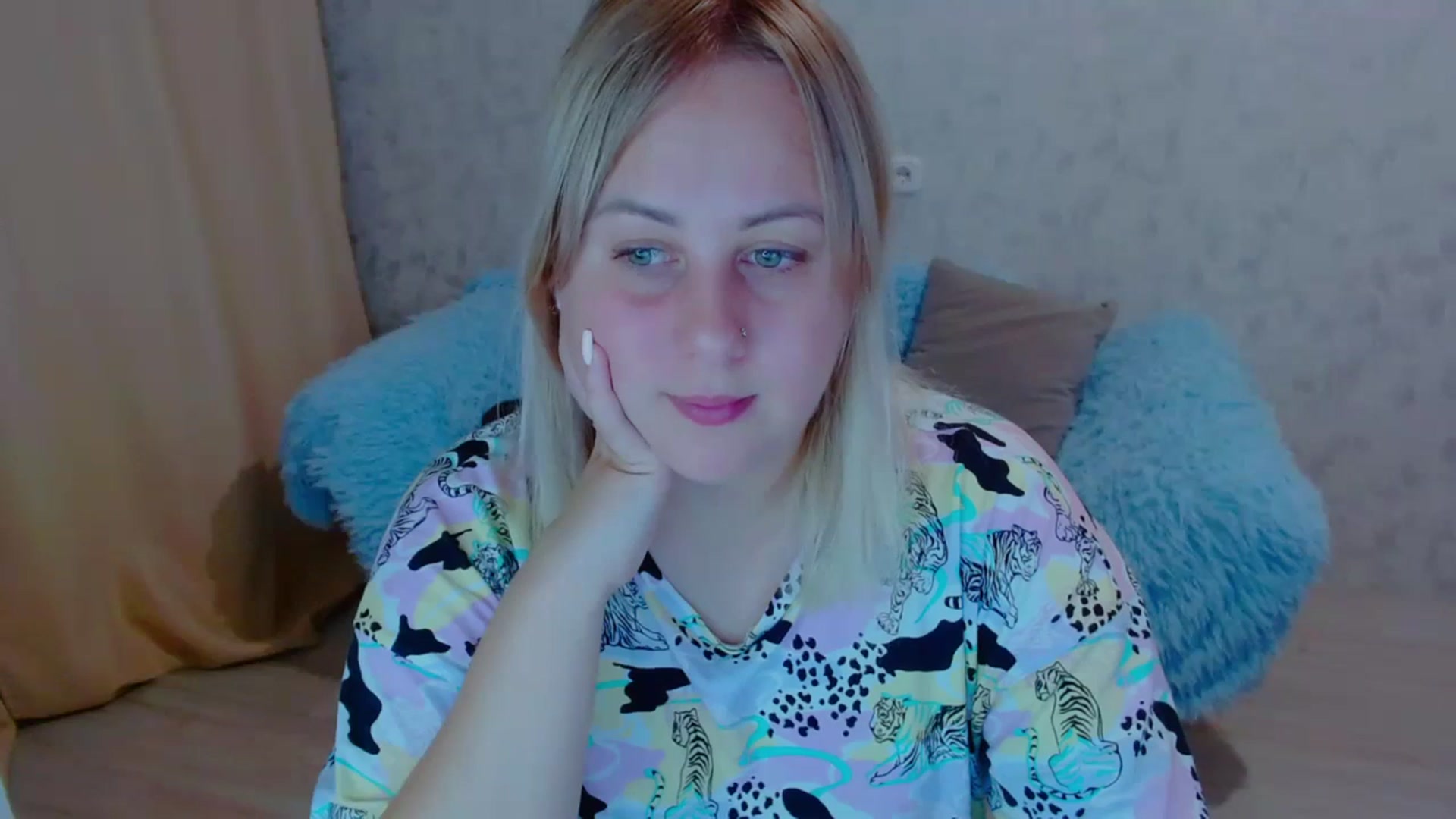 Gallery image thumbnail from Your_heart00's myfreecams stream on, 09/18/2023, 15:49 image 20 of 20