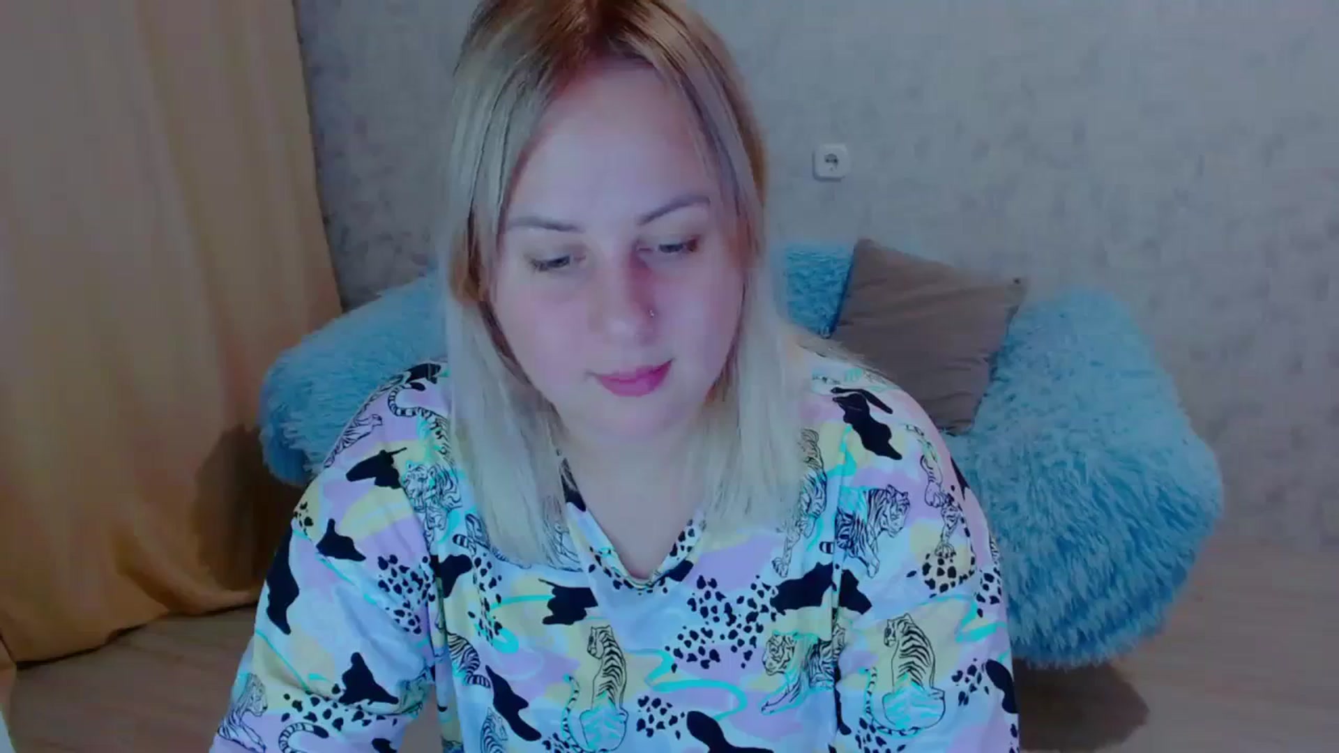 Gallery image thumbnail from Your_heart00's myfreecams stream on, 09/18/2023, 15:49 image 17 of 20