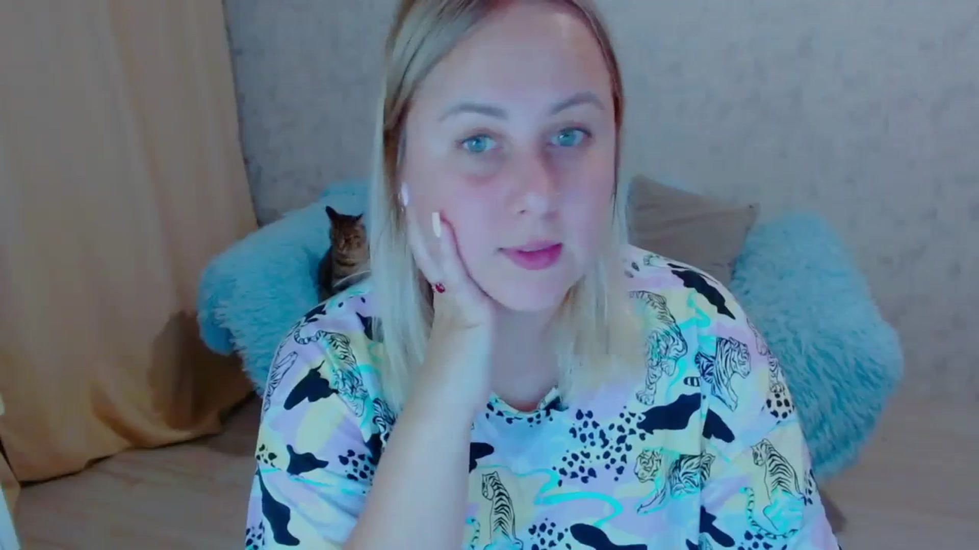 Gallery image thumbnail from Your_heart00's myfreecams stream on, 09/18/2023, 15:49 image 6 of 20