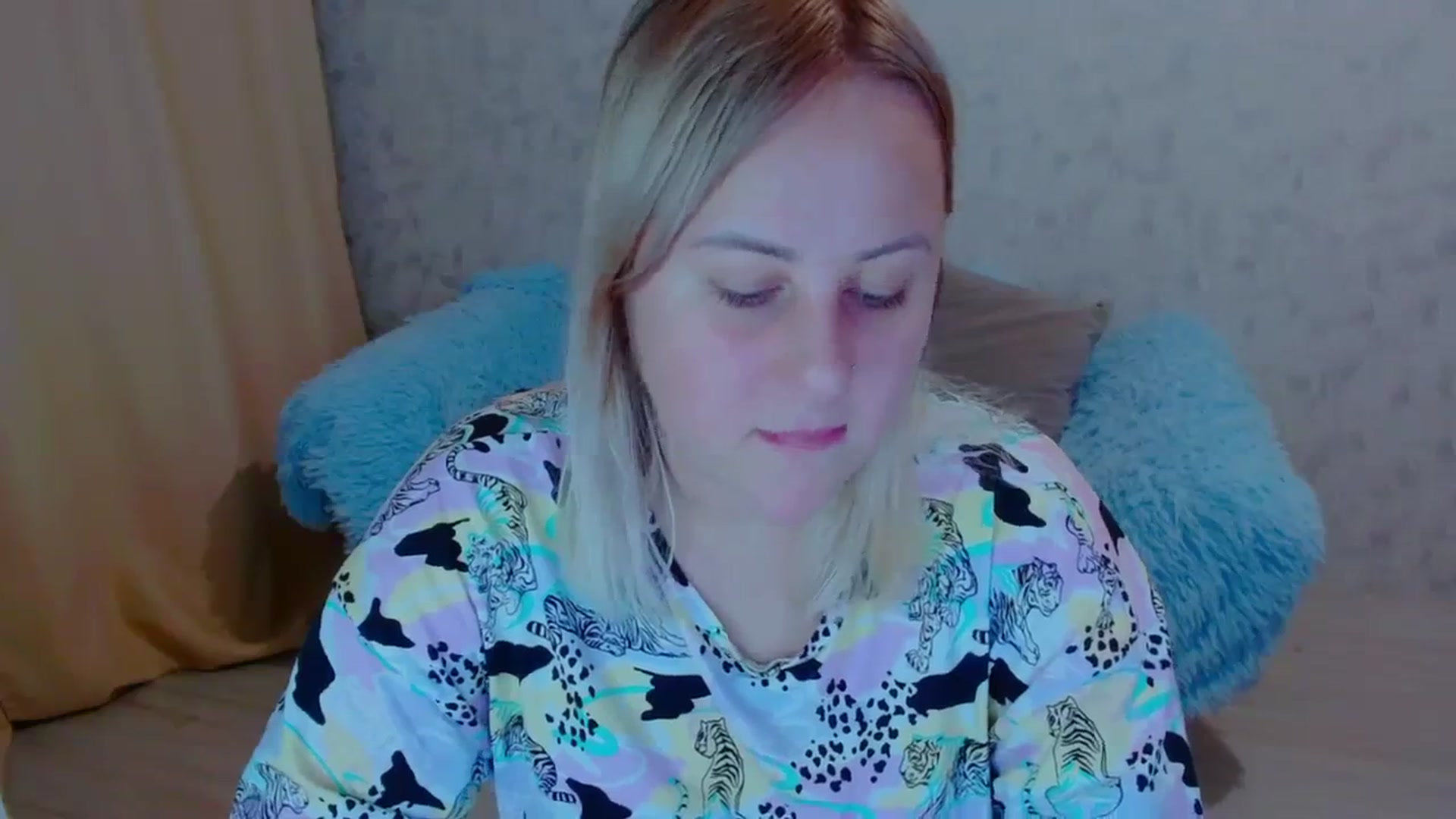 Gallery image thumbnail from Your_heart00's myfreecams stream on, 09/18/2023, 15:49 image 12 of 20
