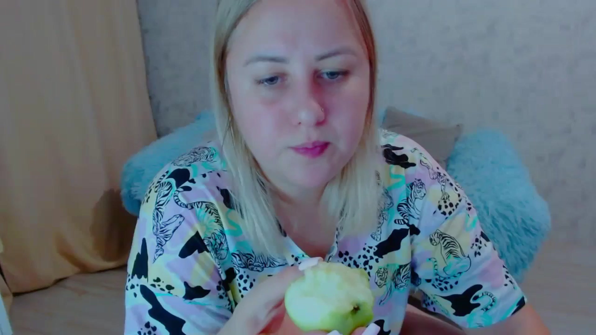 Gallery image thumbnail from Your_heart00's myfreecams stream on, 09/18/2023, 15:49 image 1 of 20