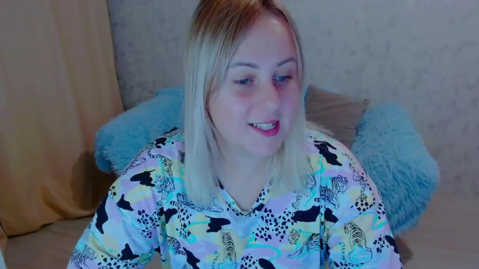 Gallery image thumbnail from Your_heart00's myfreecams stream on, 09/18/2023, 15:49 image 15 of 20