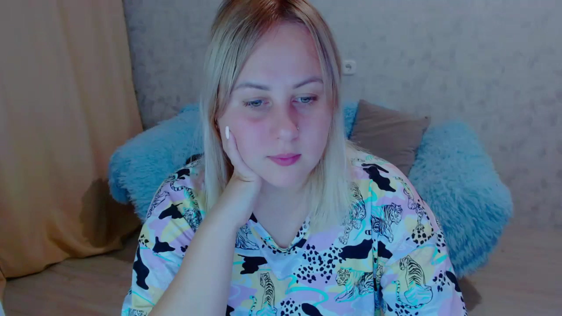 Gallery image thumbnail from Your_heart00's myfreecams stream on, 09/18/2023, 15:49 image 19 of 20